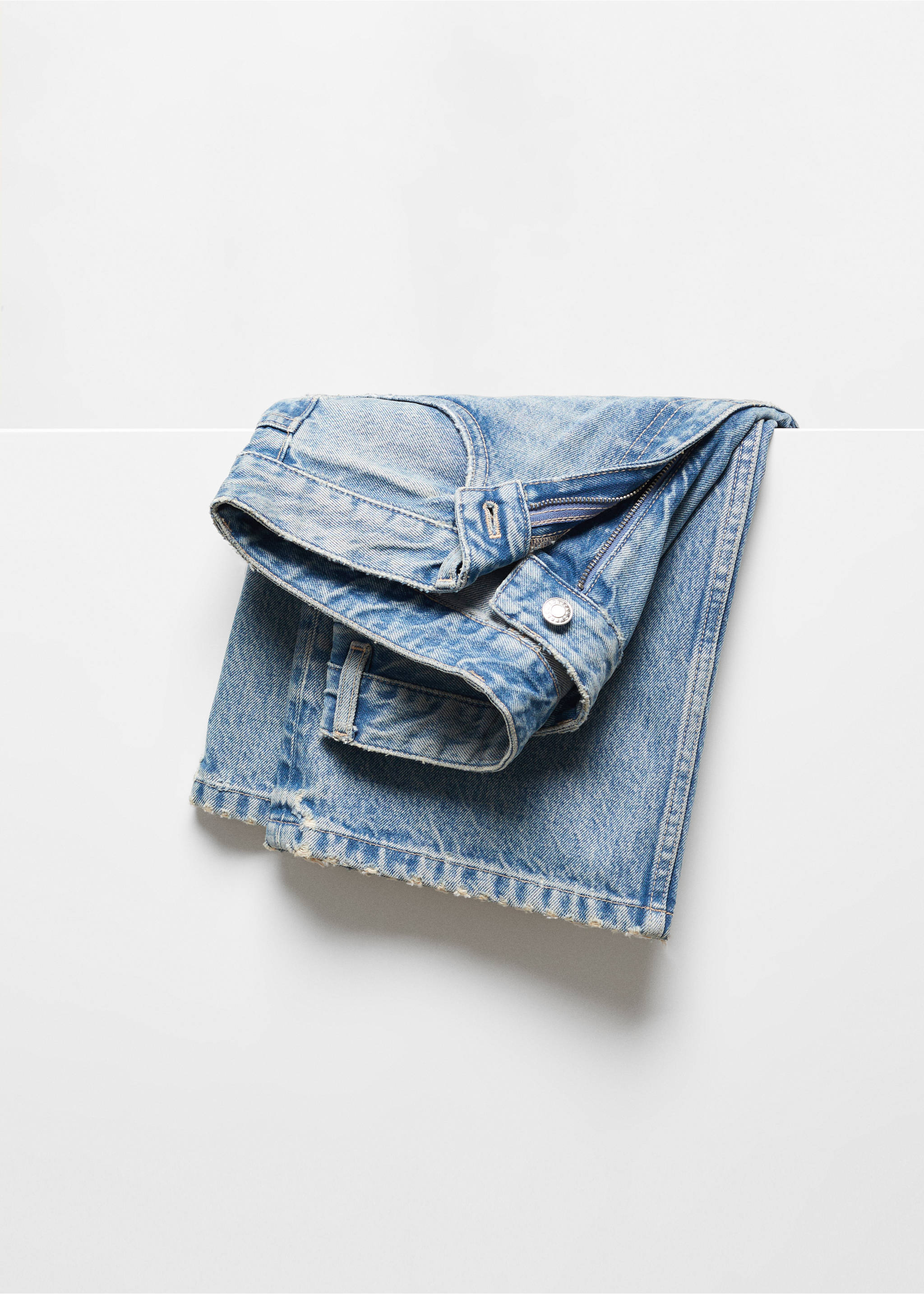Mid-rise straight jeans - Details of the article 8, Light Vintage Blue. Ref: 67003273-00.