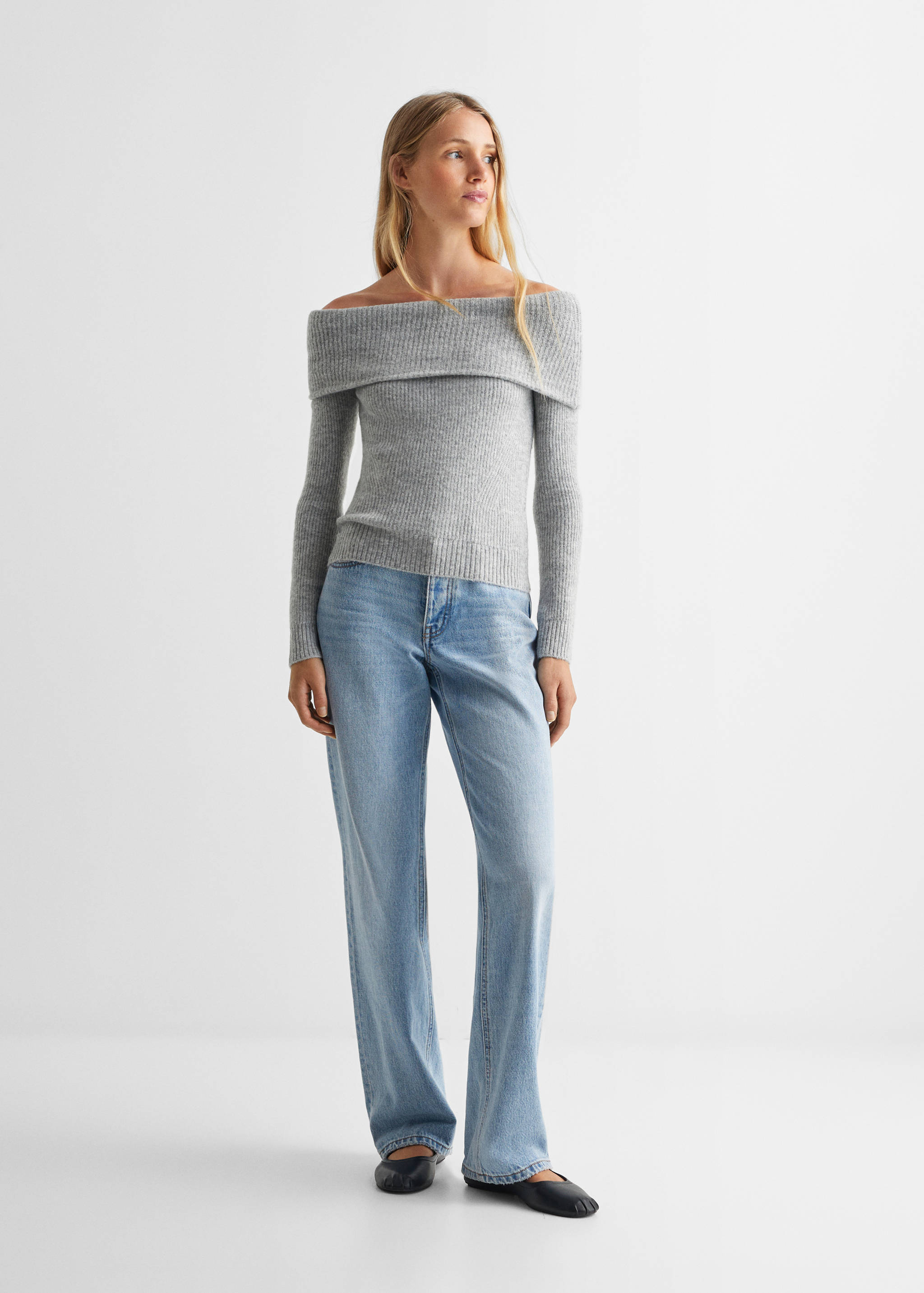 Off-the-shoulder knitted sweater - General plane