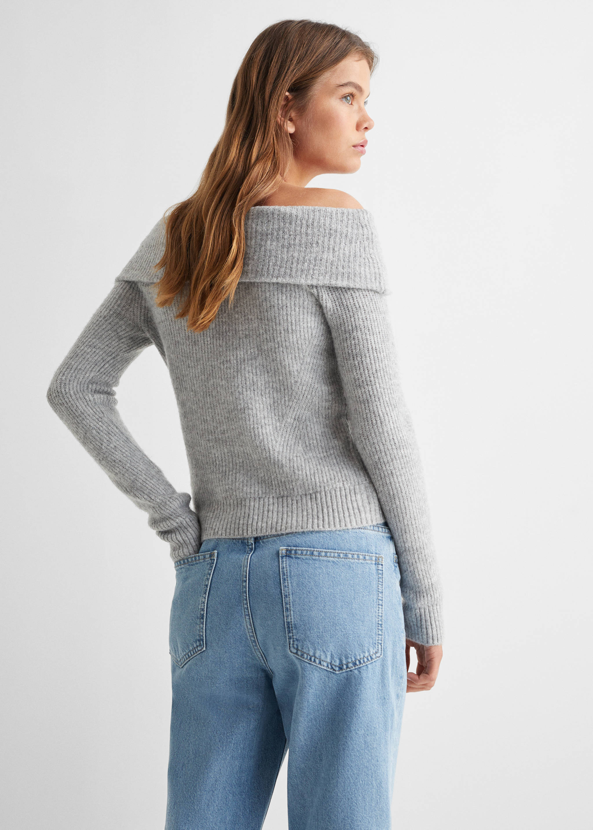 Off-the-shoulder knitted sweater - Reverse of the article