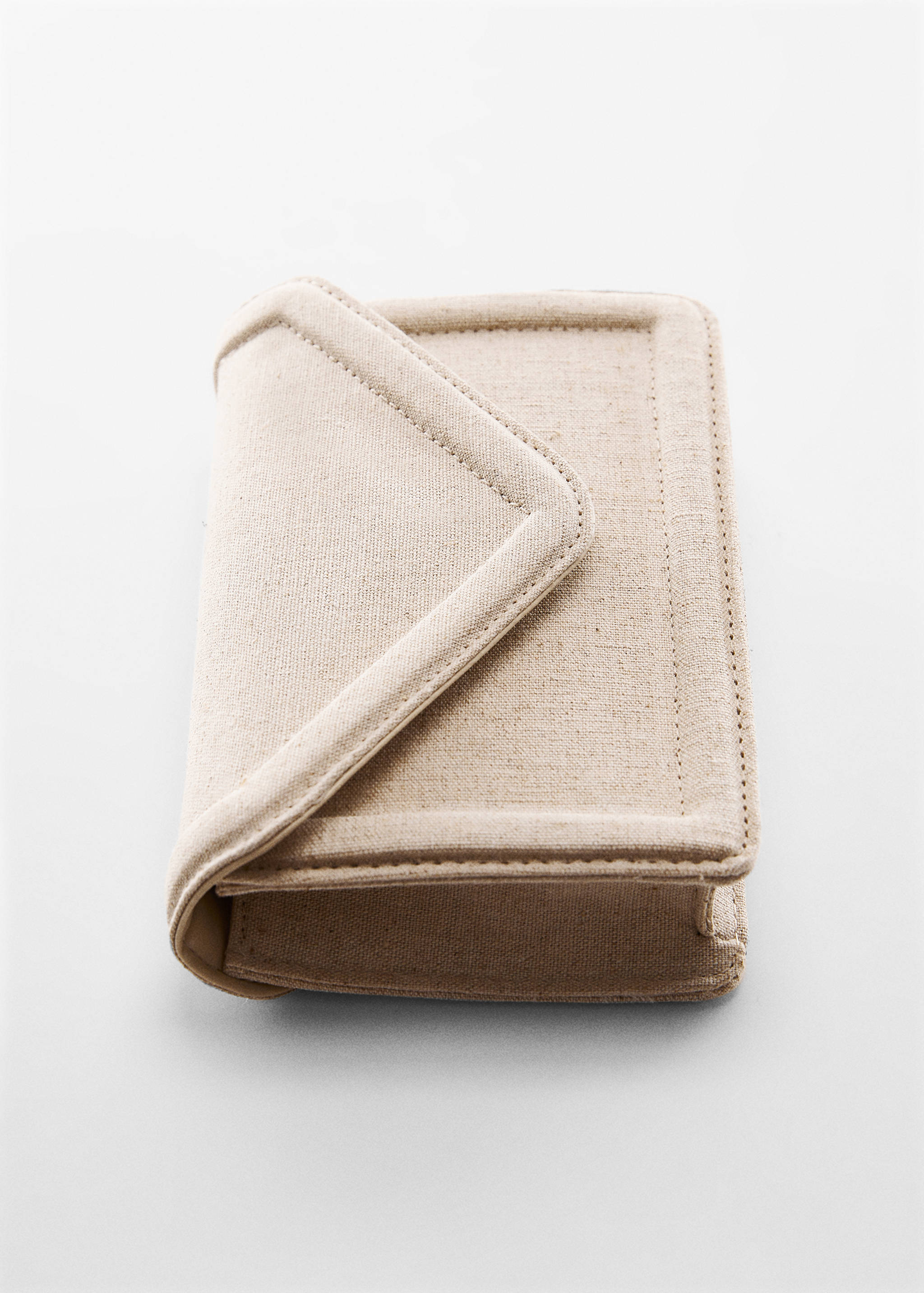 Carteira com textura e aba - Pormenor do artigo 5