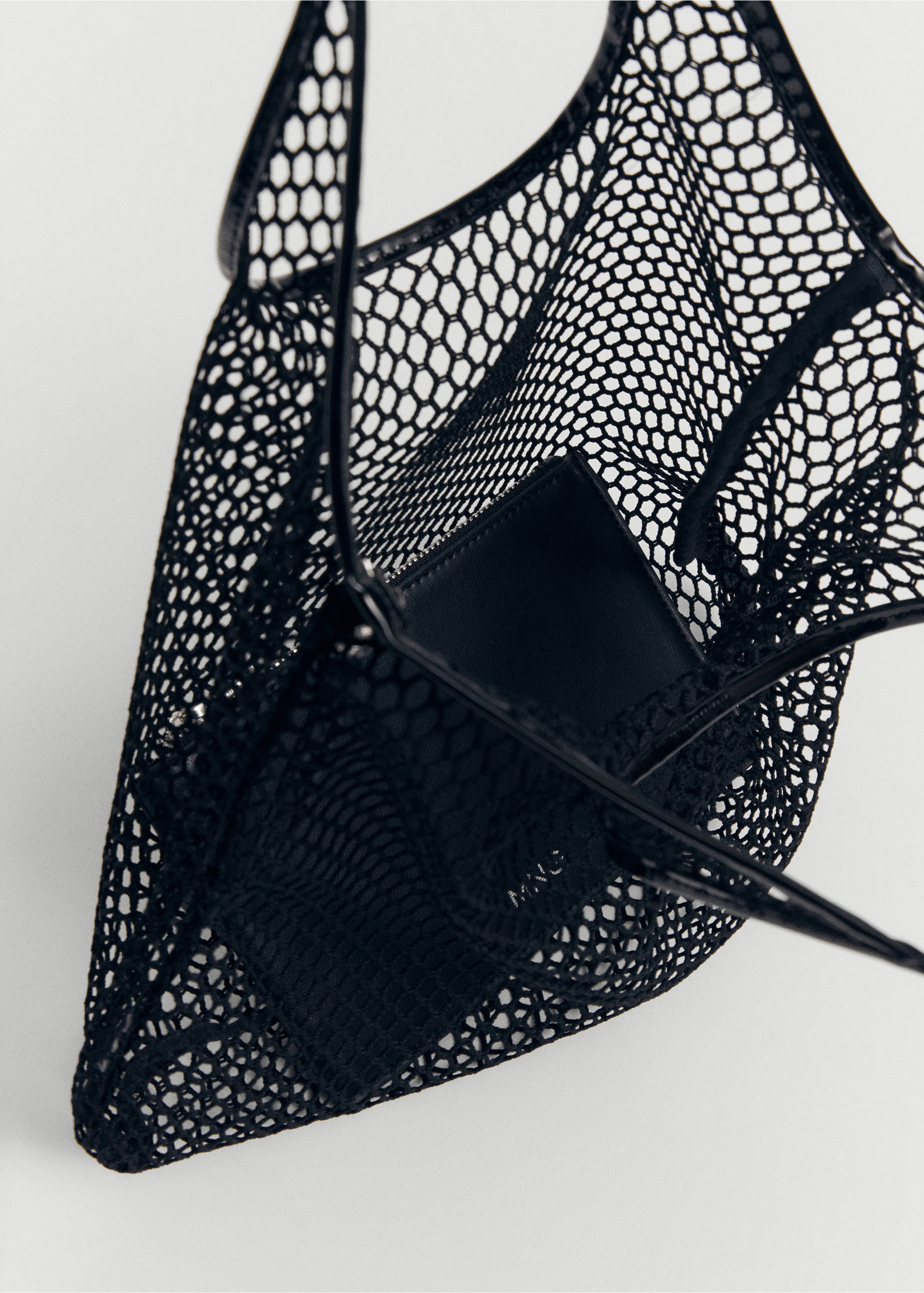 Shopper-Bag in Mesh-Optik - Detail des Artikels 2, Schwarz. Ref: 67004489-00.