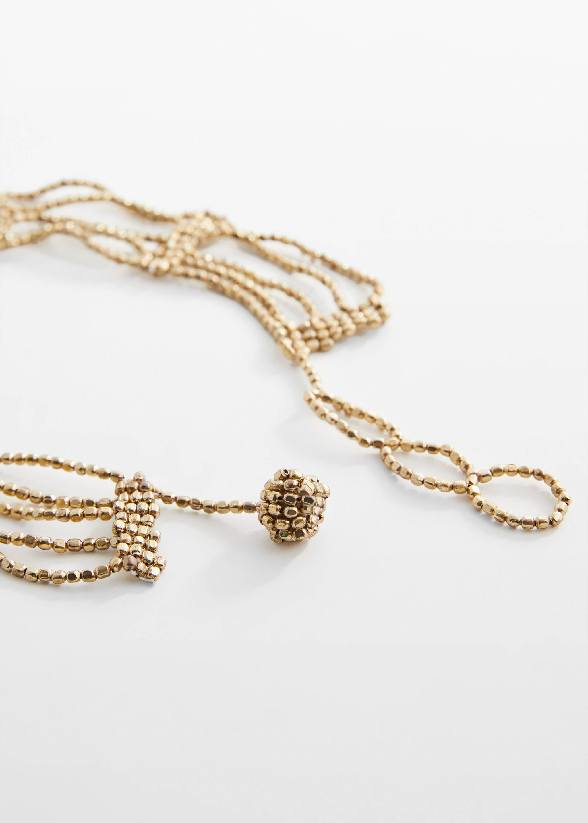 Collier perles métalliques - Plan moyen