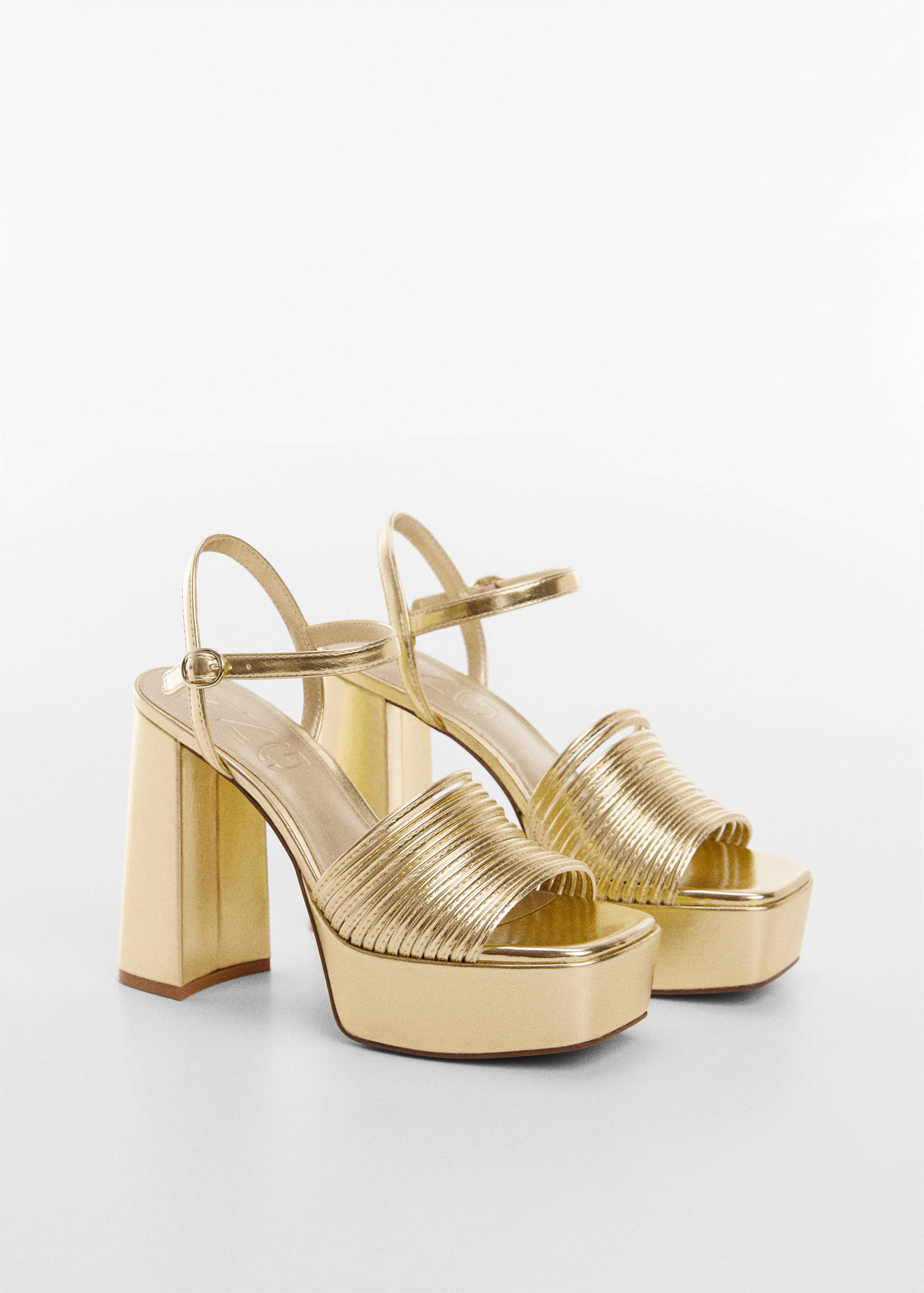 Metallic-Sandale mit Absatz - Mittlere Ansicht