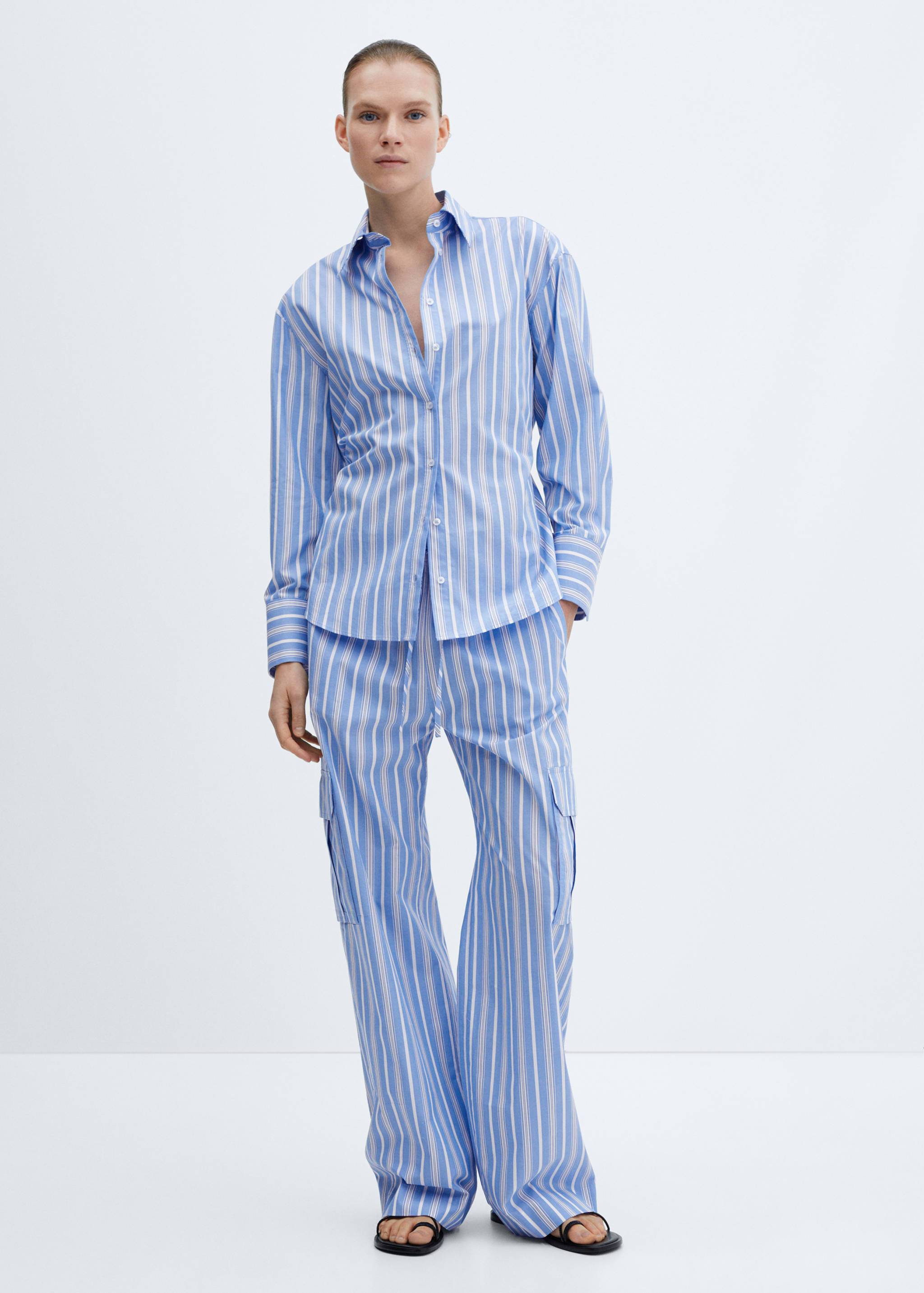 Πουκάμισο ριγέ με φιόγκο - Γενικό πλάνο