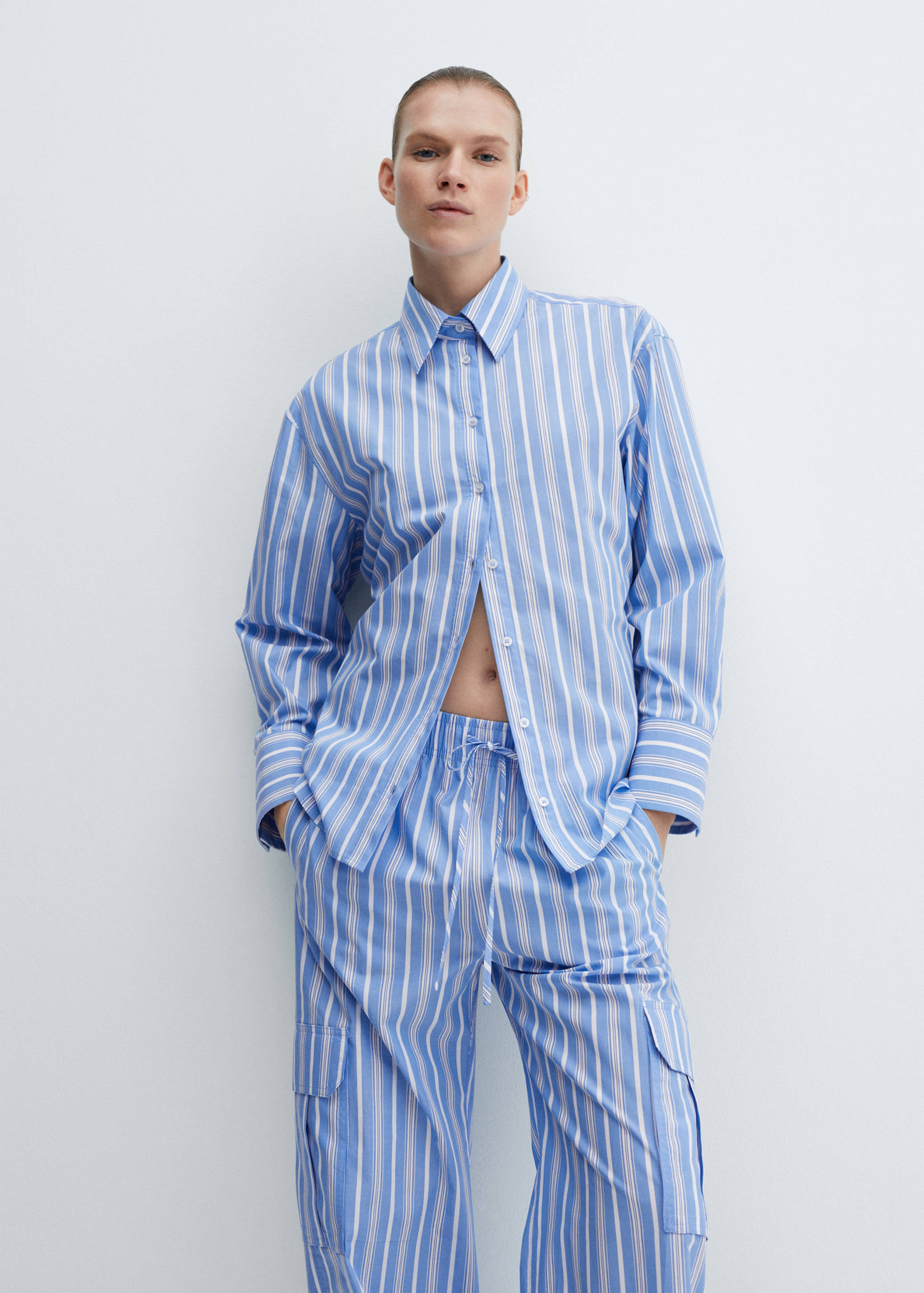 Πουκάμισο ριγέ με φιόγκο - Μεσαίο πλάνο