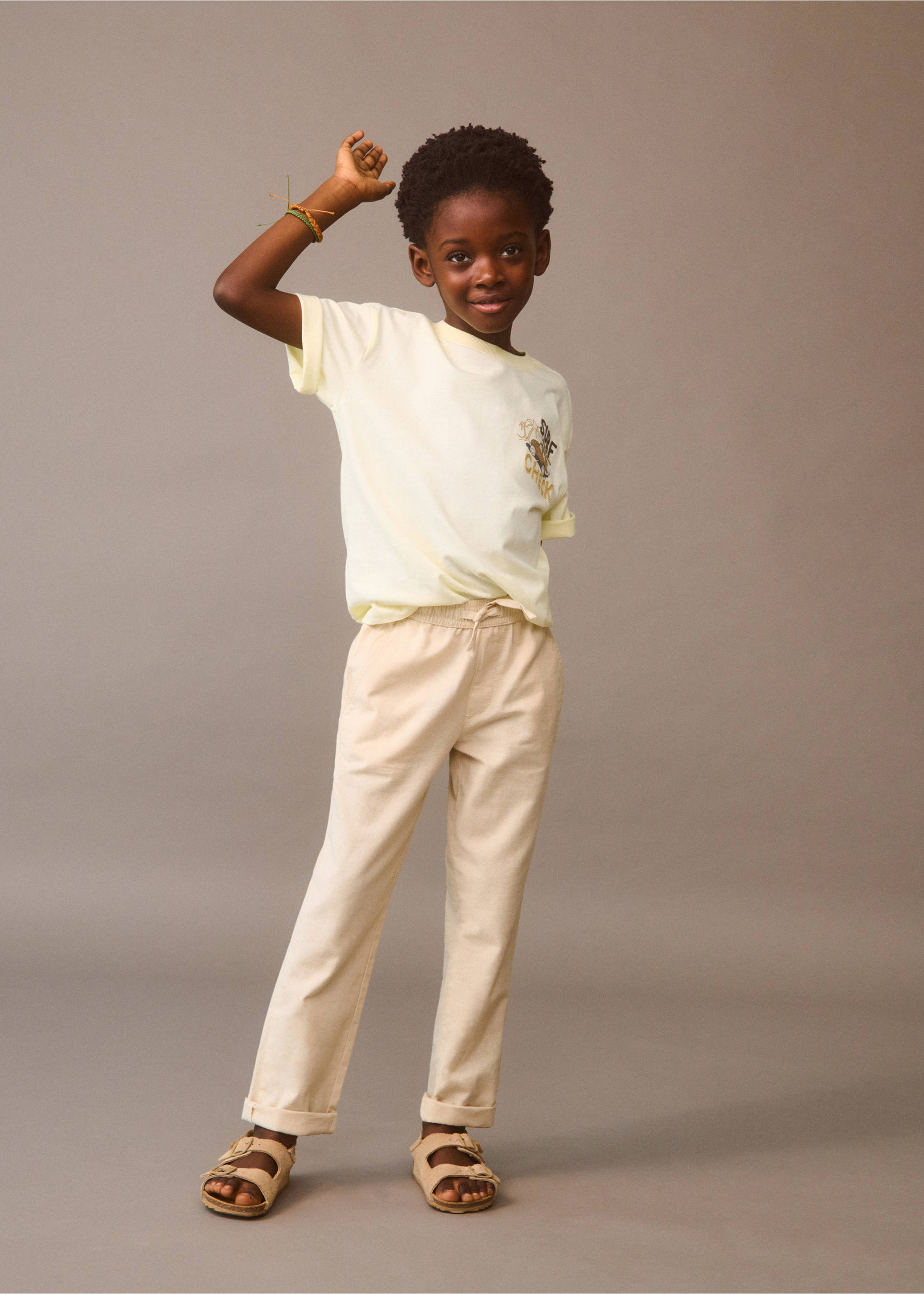 Shirt mit Aufschrift und Textur - Detail des Artikels 7, Pastellgelb. Ref: 67006008-00.