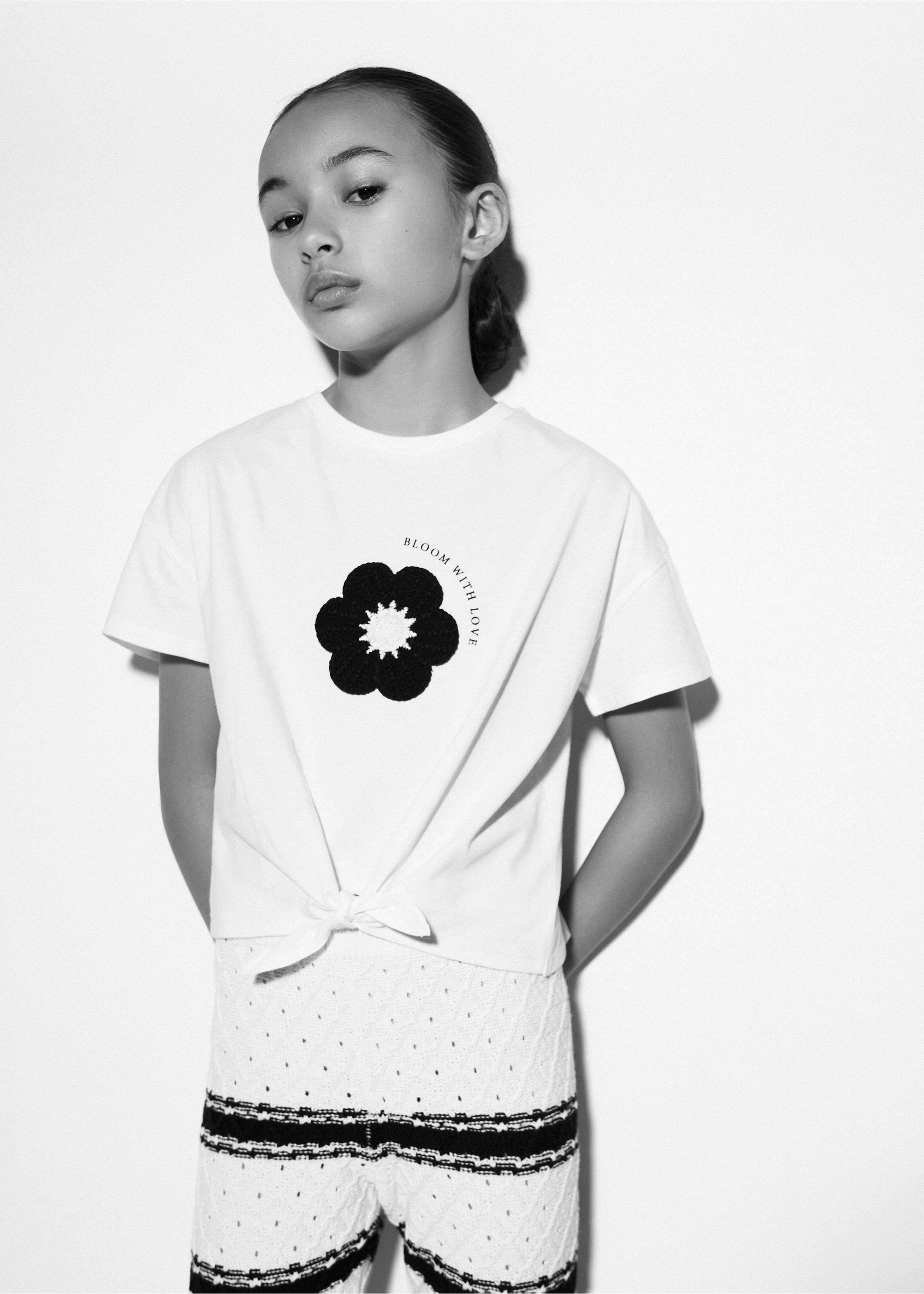 T-shirt ornement fleur - Plan moyen