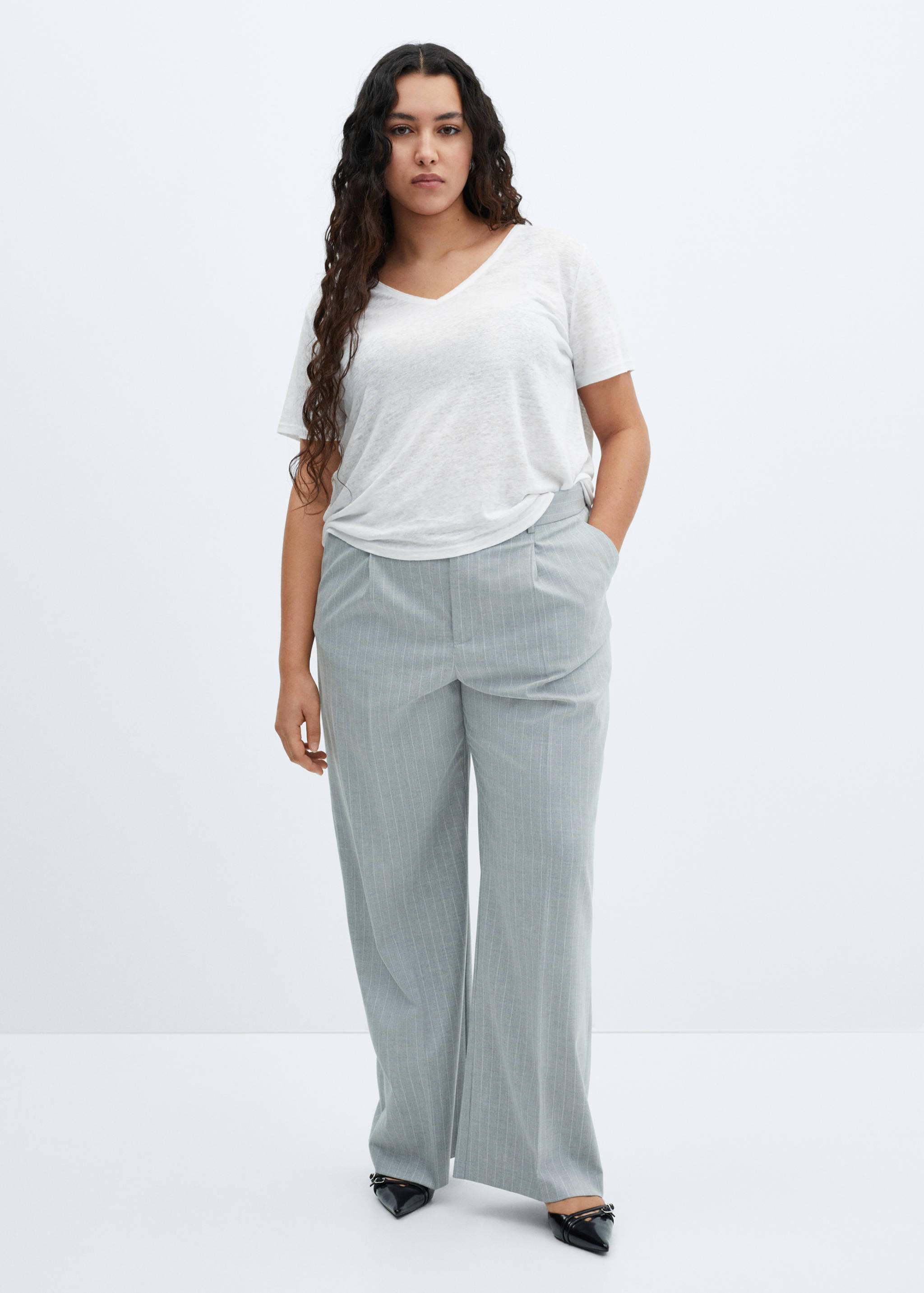 Leinen-T-Shirt mit V-Ausschnitt - Detail des Artikels 3