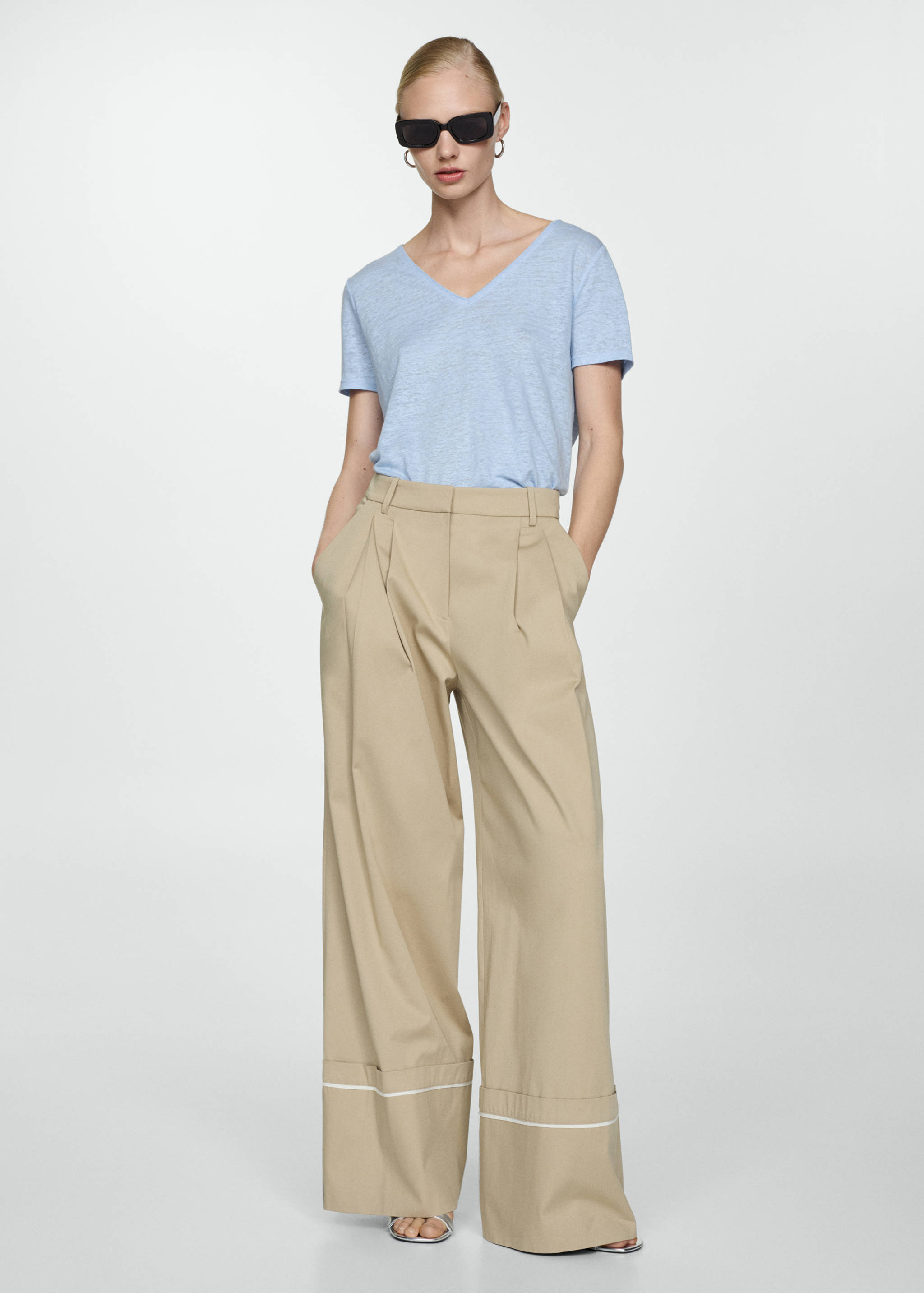 Leinen-T-Shirt mit V-Ausschnitt - Allgemeine Ansicht