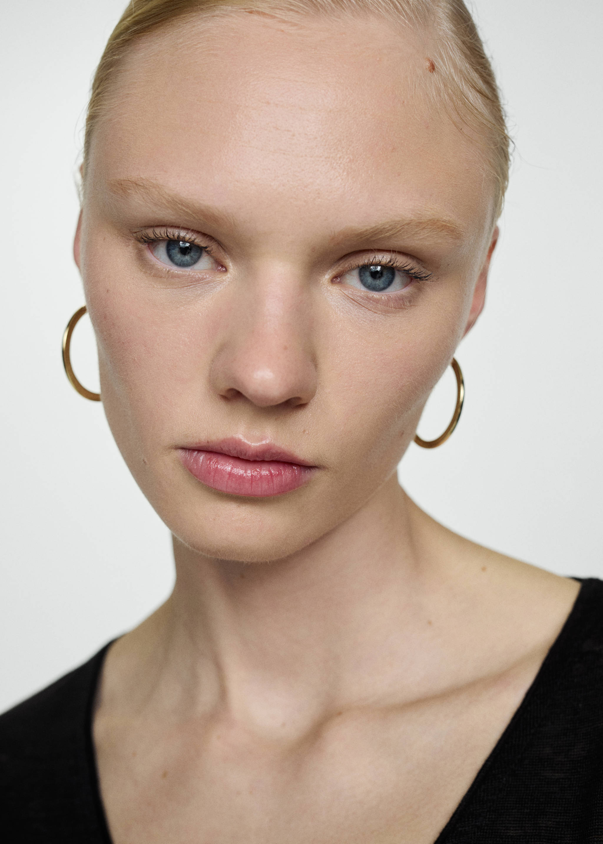 Leinen-T-Shirt mit V-Ausschnitt - Detail des Artikels 1