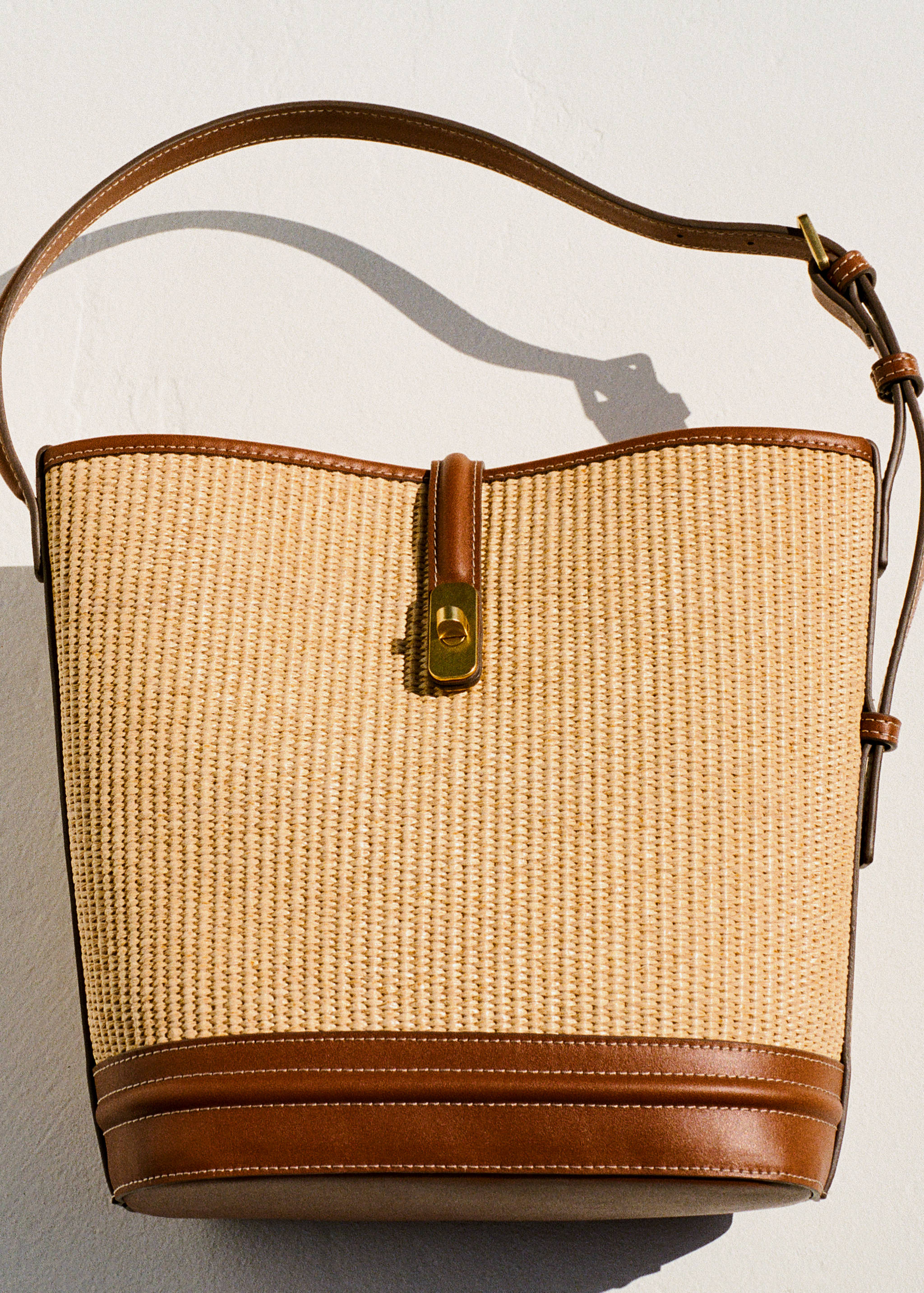Bolso bucket efecto rafia - Detalle del artículo 6