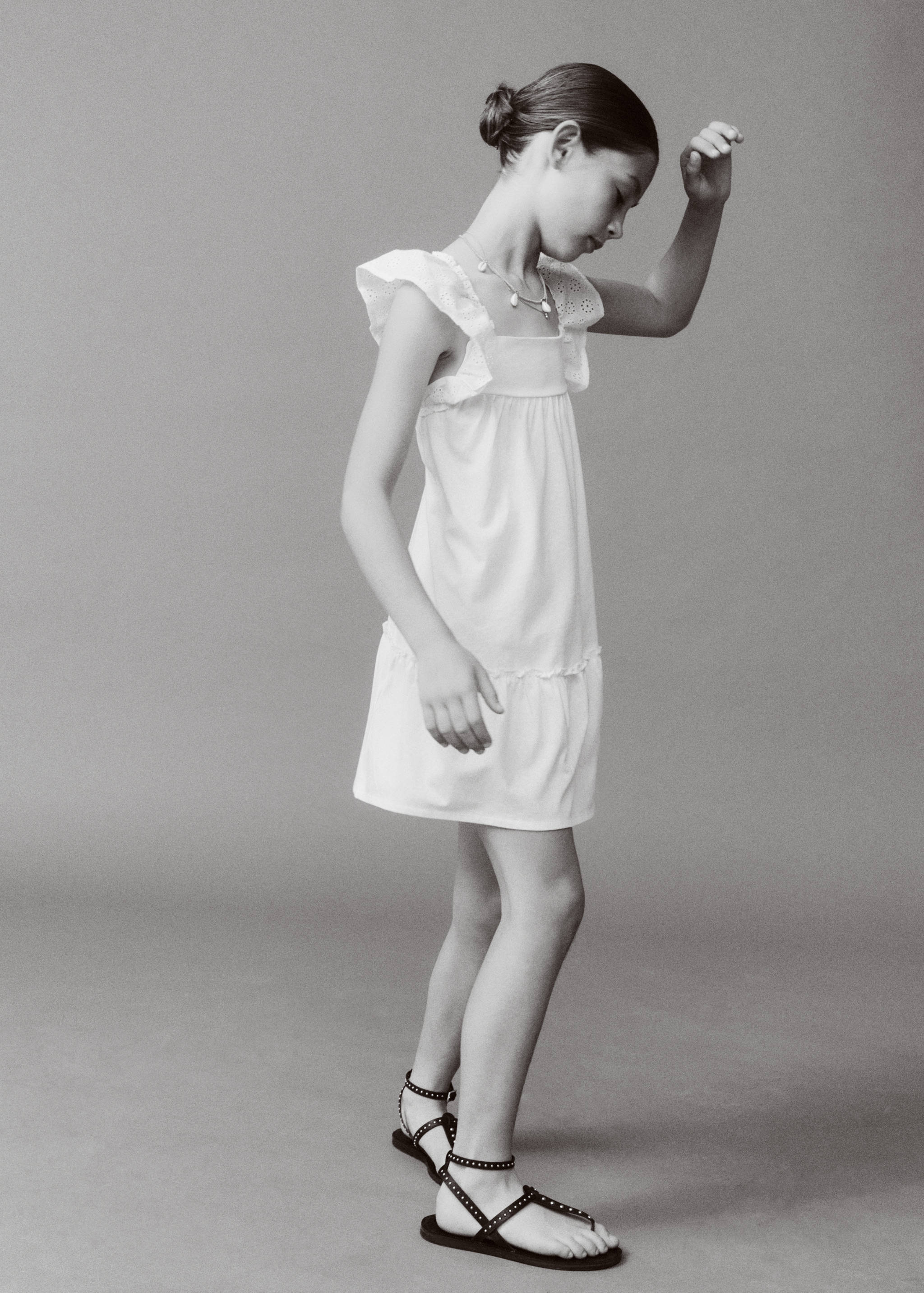 Sandały z ćwiekami na paskach - Szczegóły artykułu 9