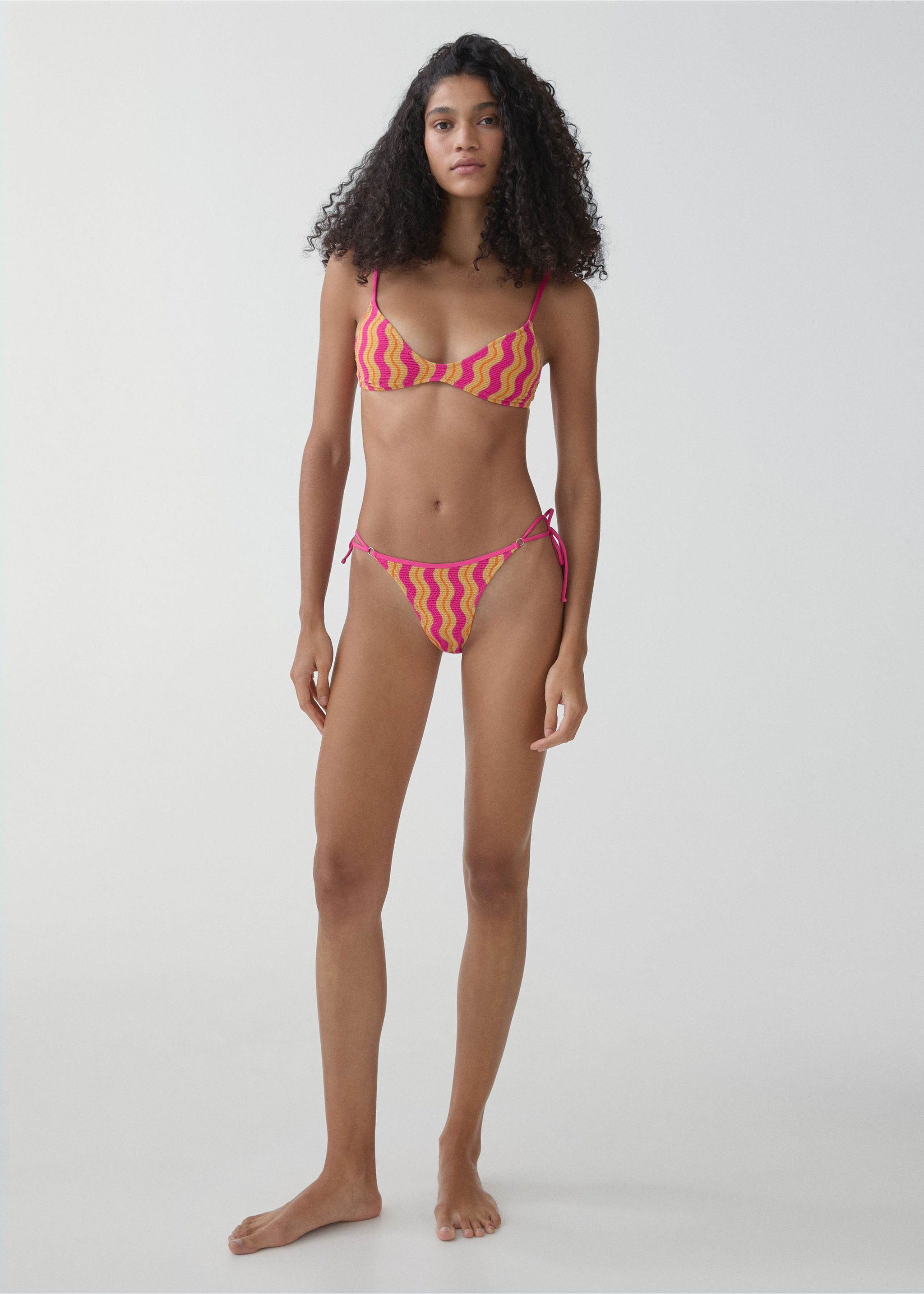 Braguita bikini estampada - Plano general