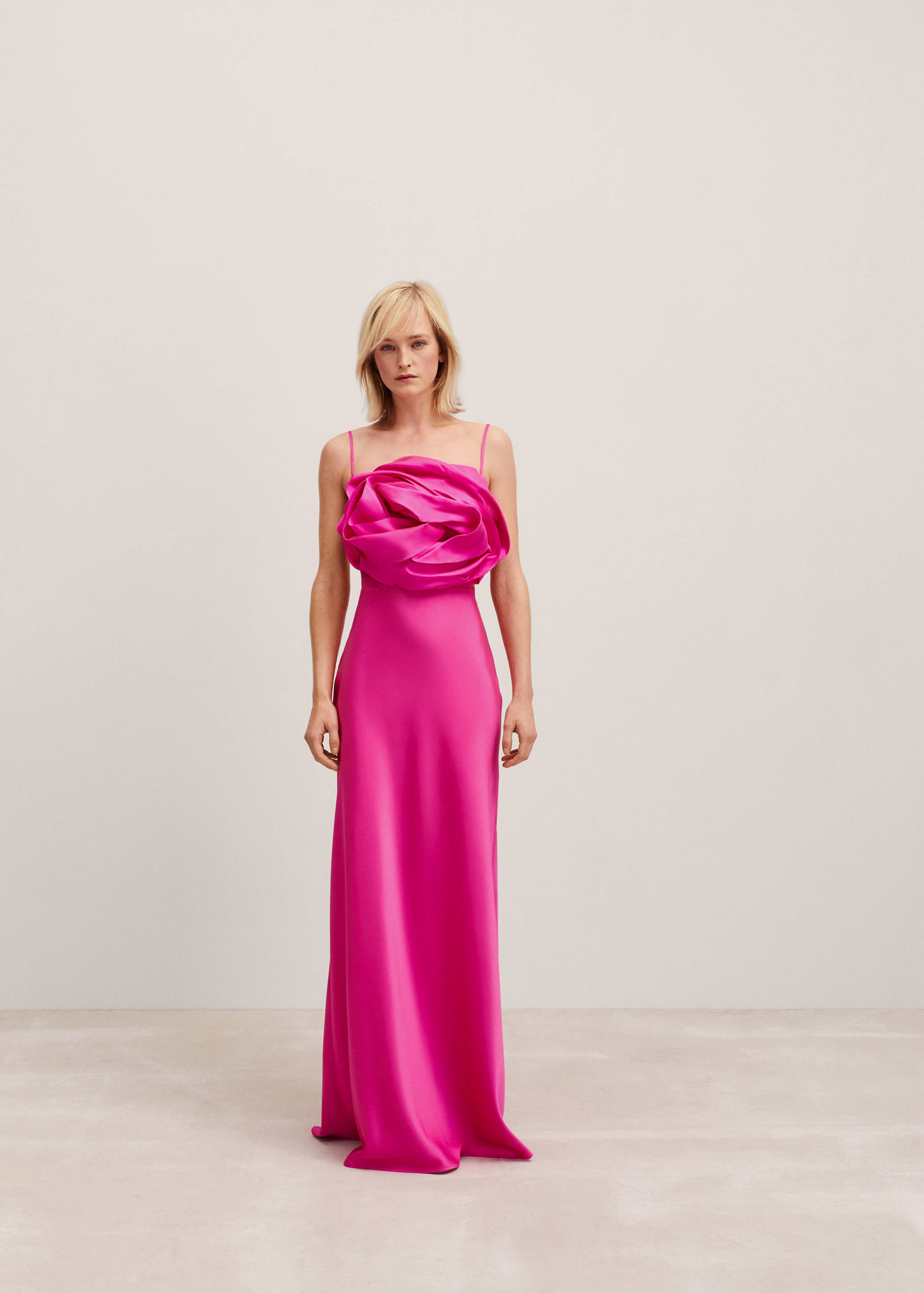 Satiniertes Kleid mit Maxi-Blume - Allgemeine Ansicht