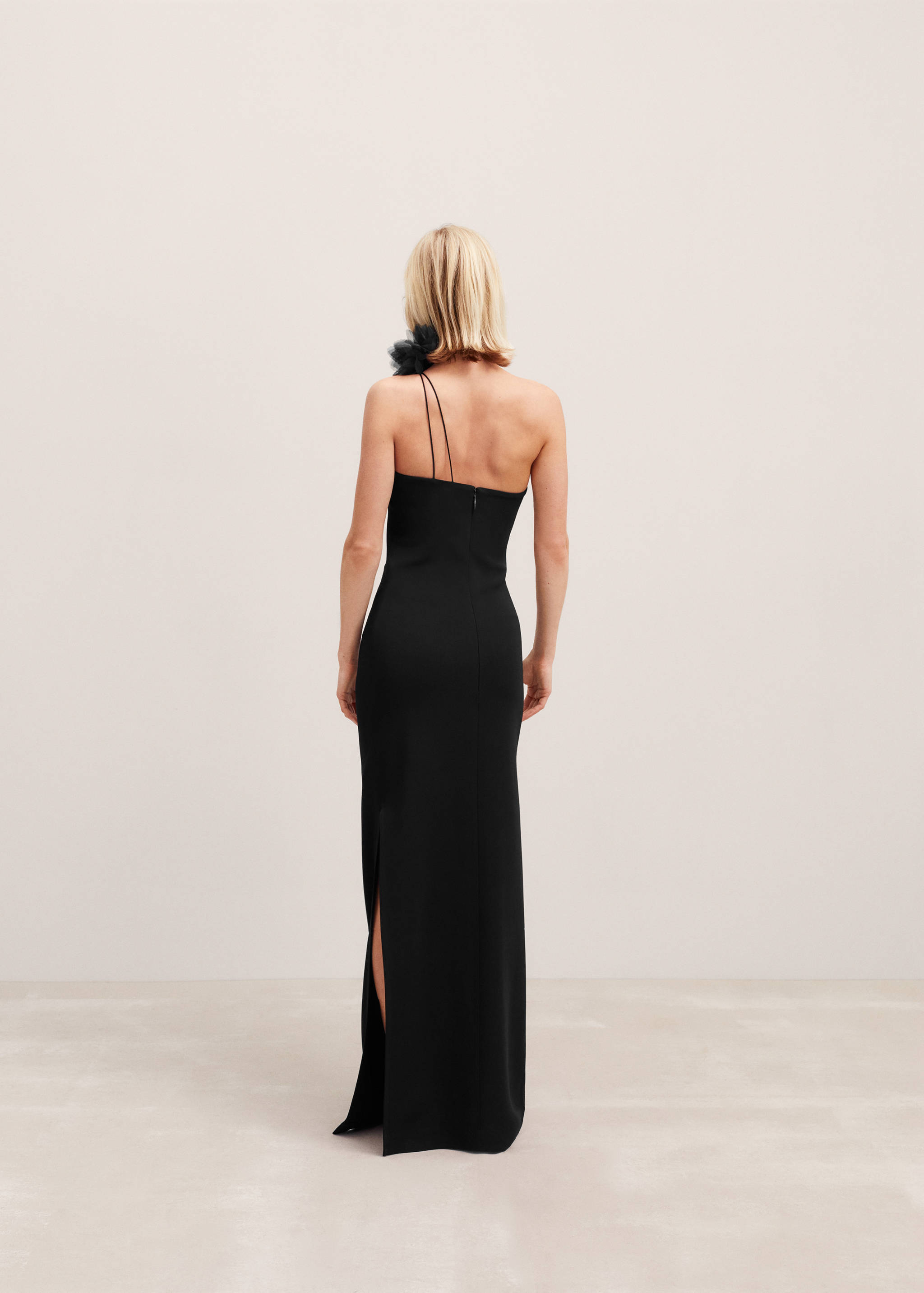 Asymmetrisches Kleid mit Blumendetail - Rückseite des Artikels
