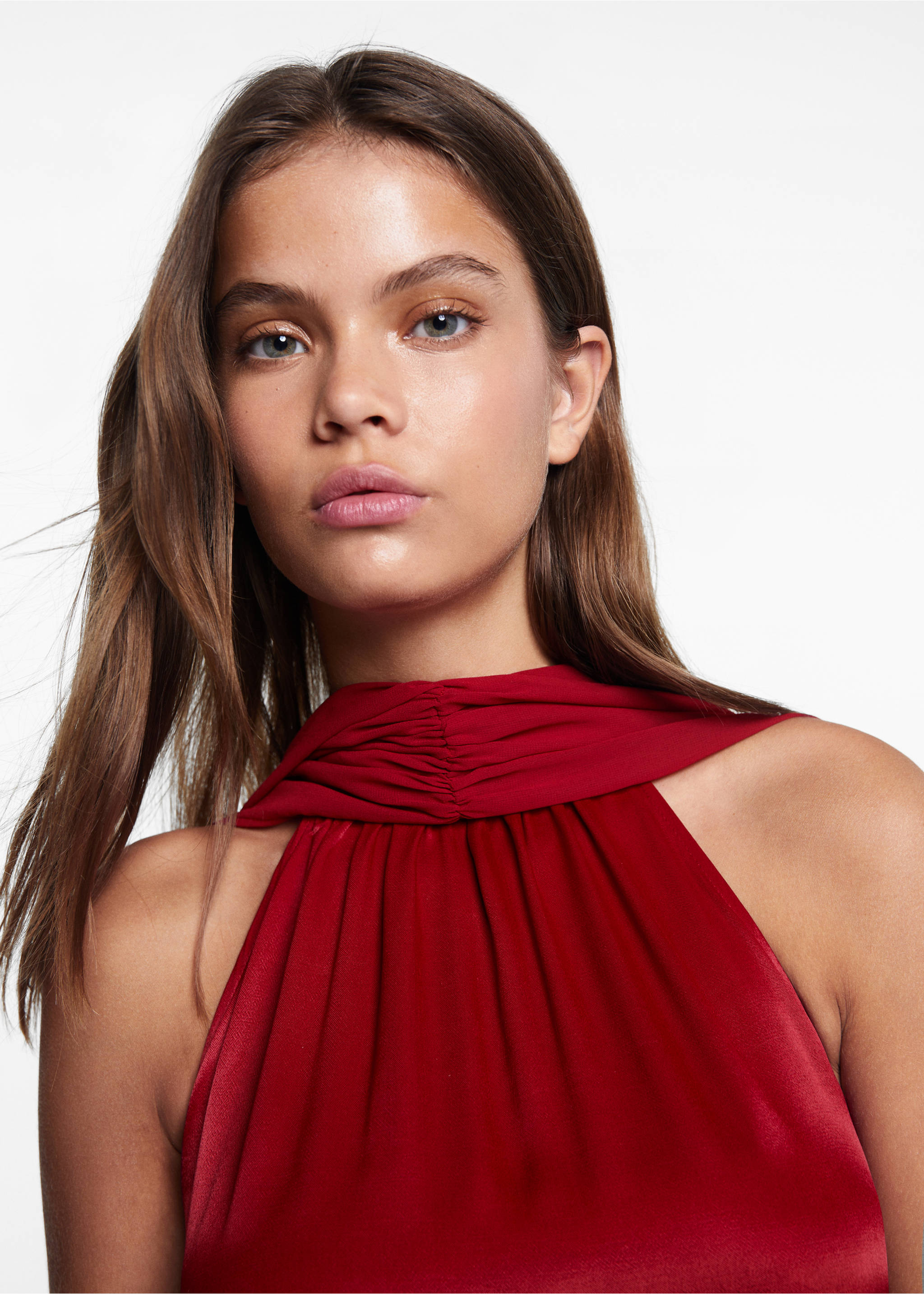 Open back dress cape - Details of the article 1, Red. Ref: 67006764-00.