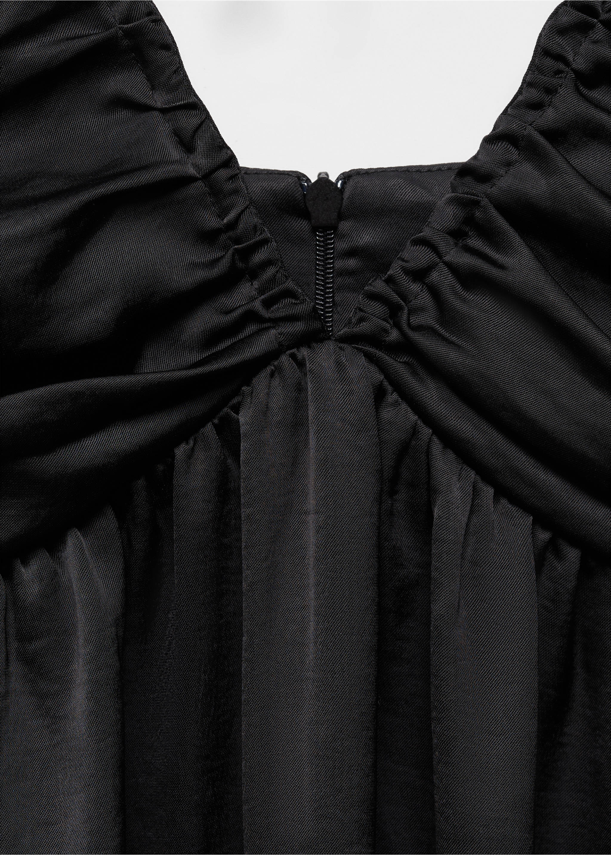 Langes Plisseekleid - Detail des Artikels 8, Schwarz. Ref: 67006766-00.