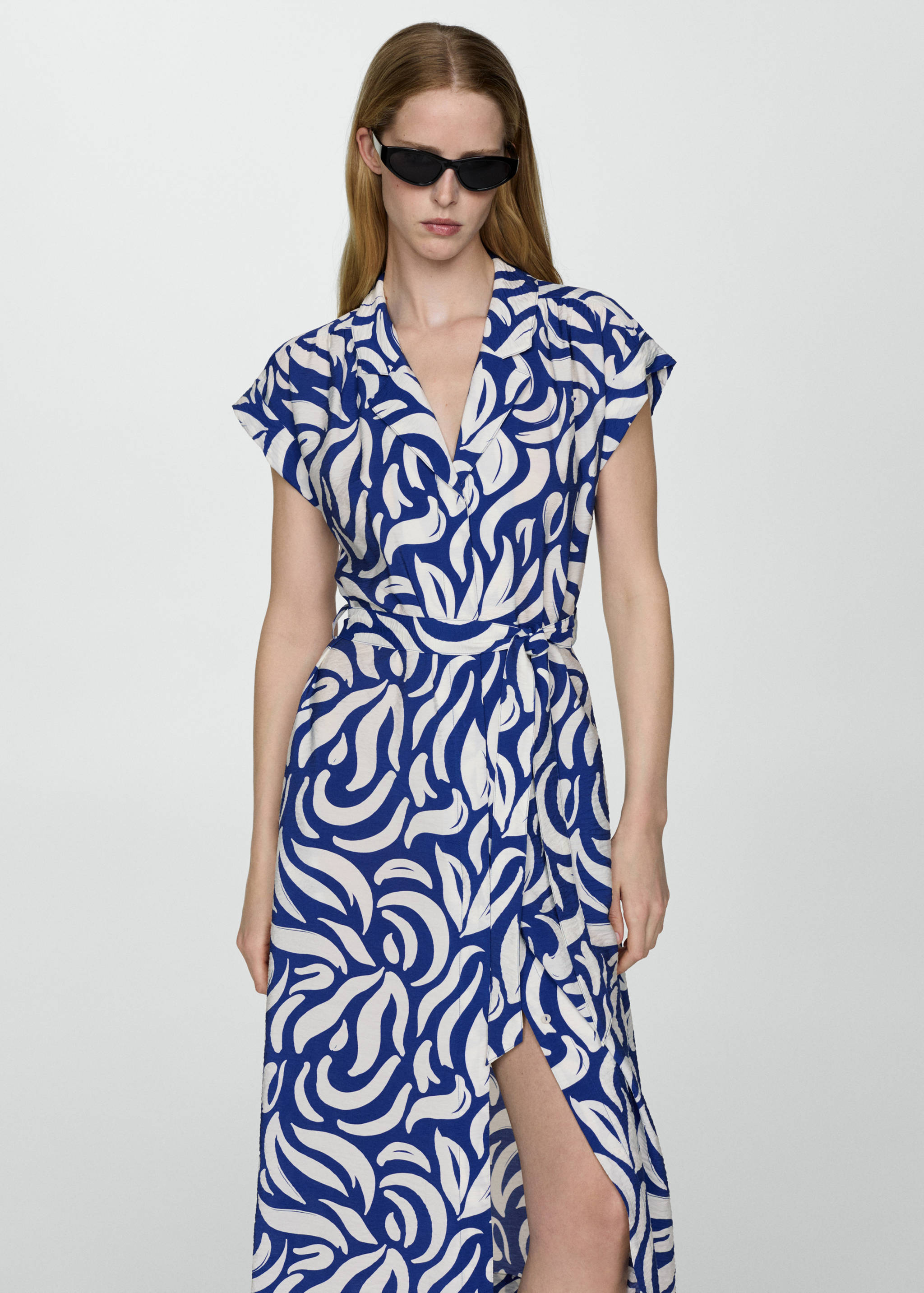 Vestido camisero textura lazo - Plano medio