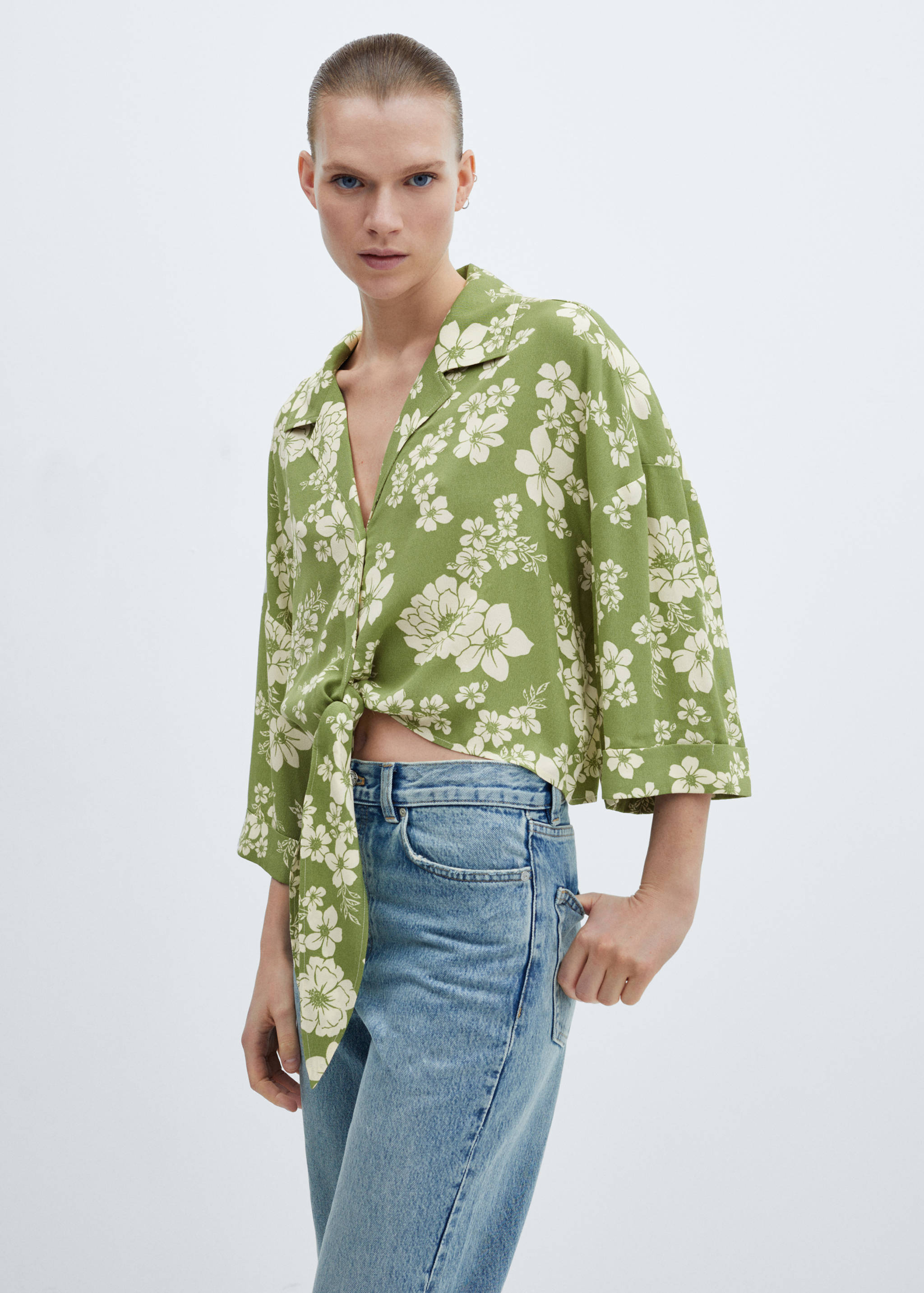 Floral-print shirt with knot detail - Medium plane