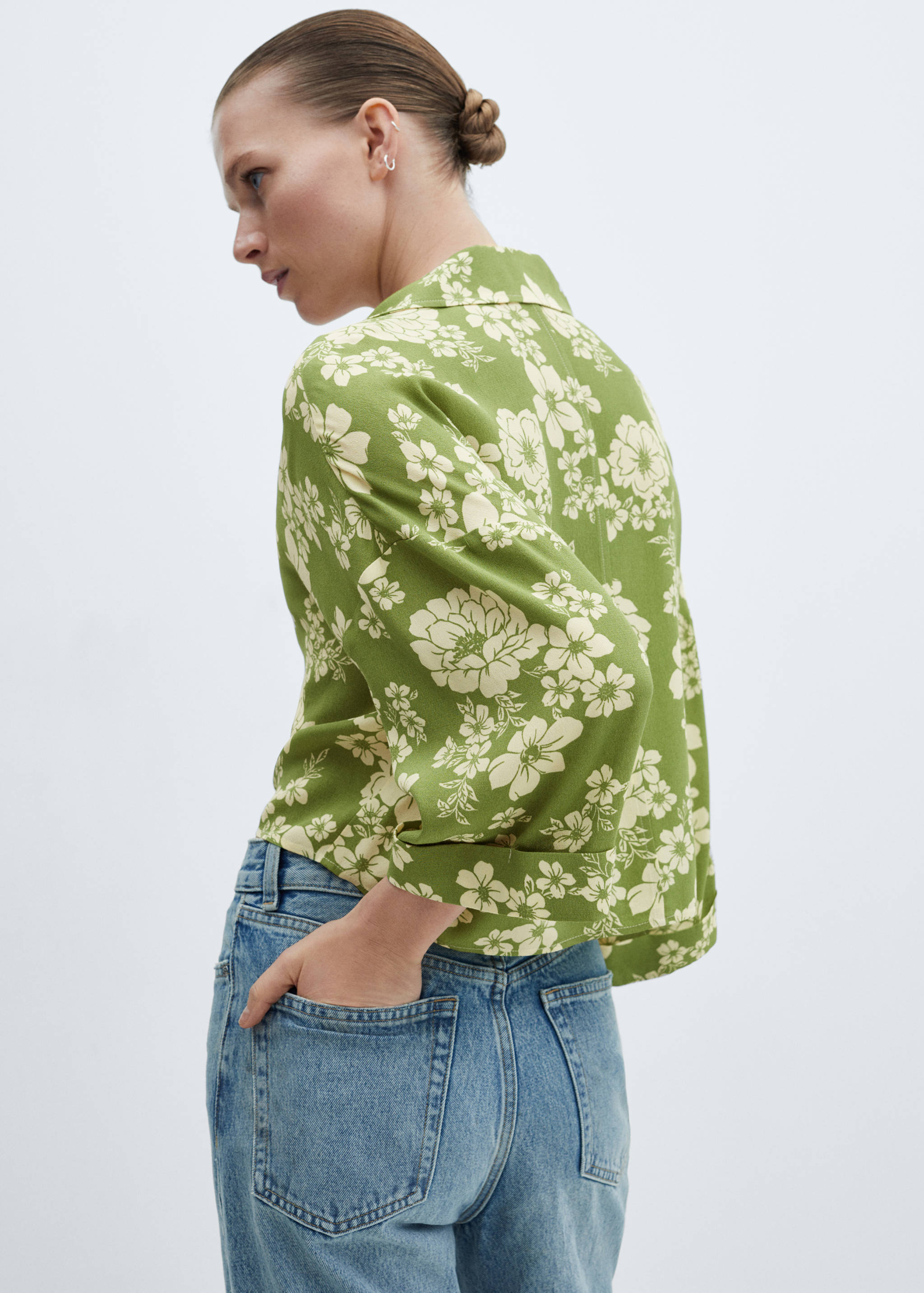 Floral-print shirt with knot detail - Reverse of the article