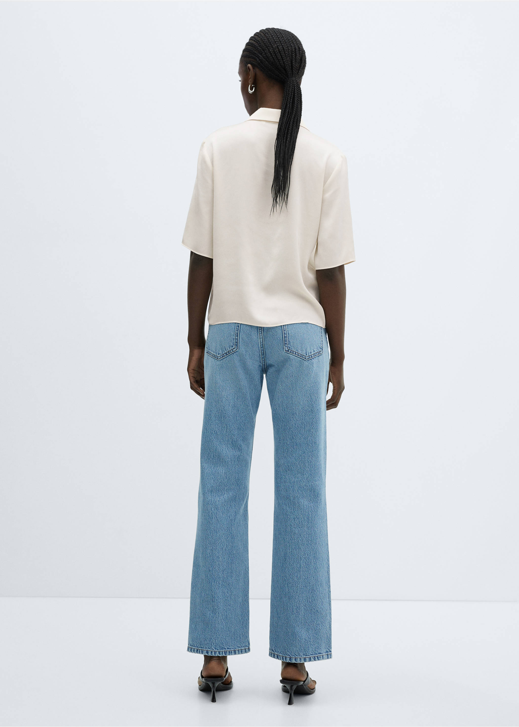 Short-sleeved satin shirt - Reverse of the article, Ecru. Ref: 67007129-00.