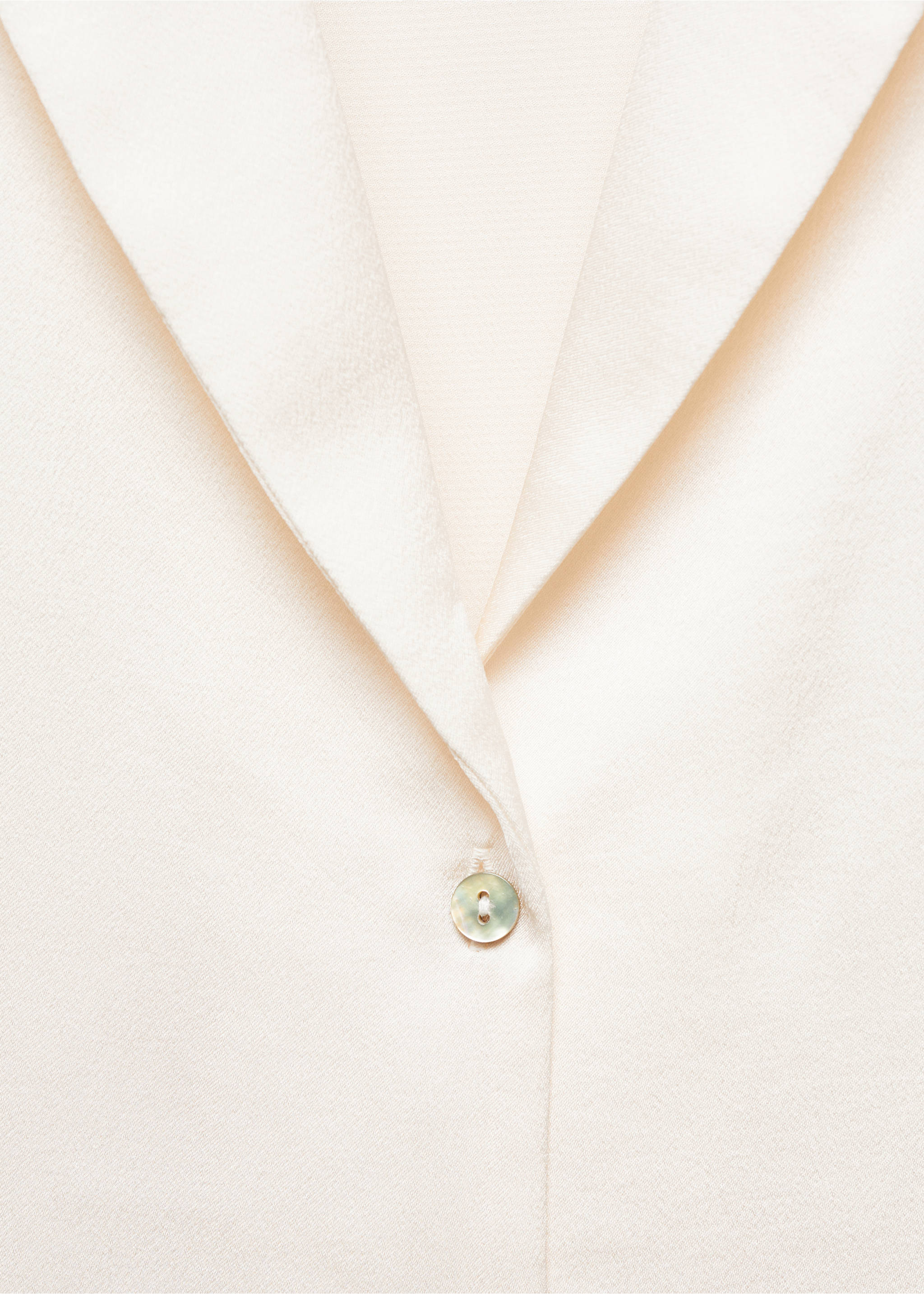Short-sleeved satin shirt - Details of the article 8, Ecru. Ref: 67007129-00.