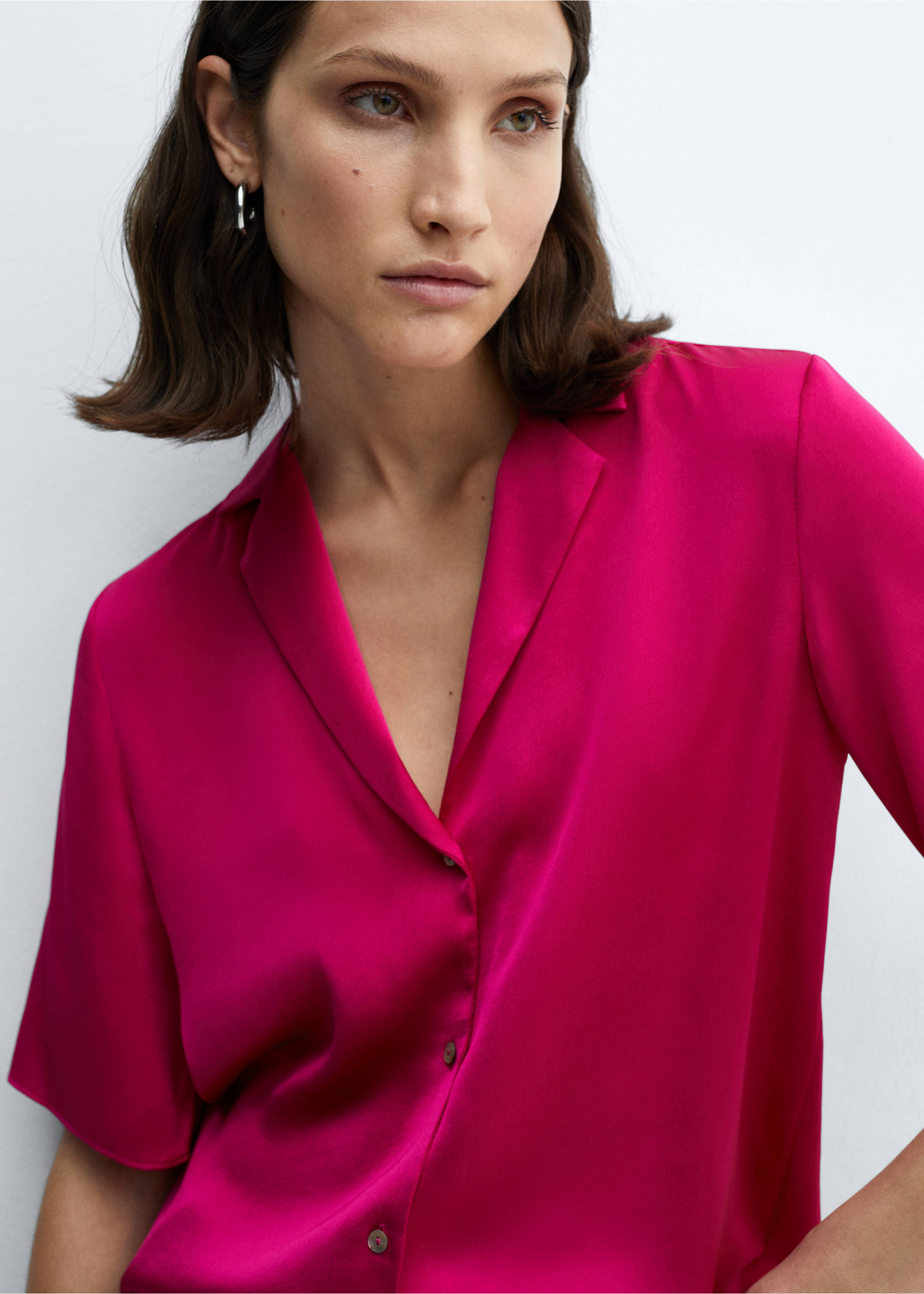 Short-sleeved satin shirt - Details of the article 1, Fuchsia. Ref: 67007129-00.