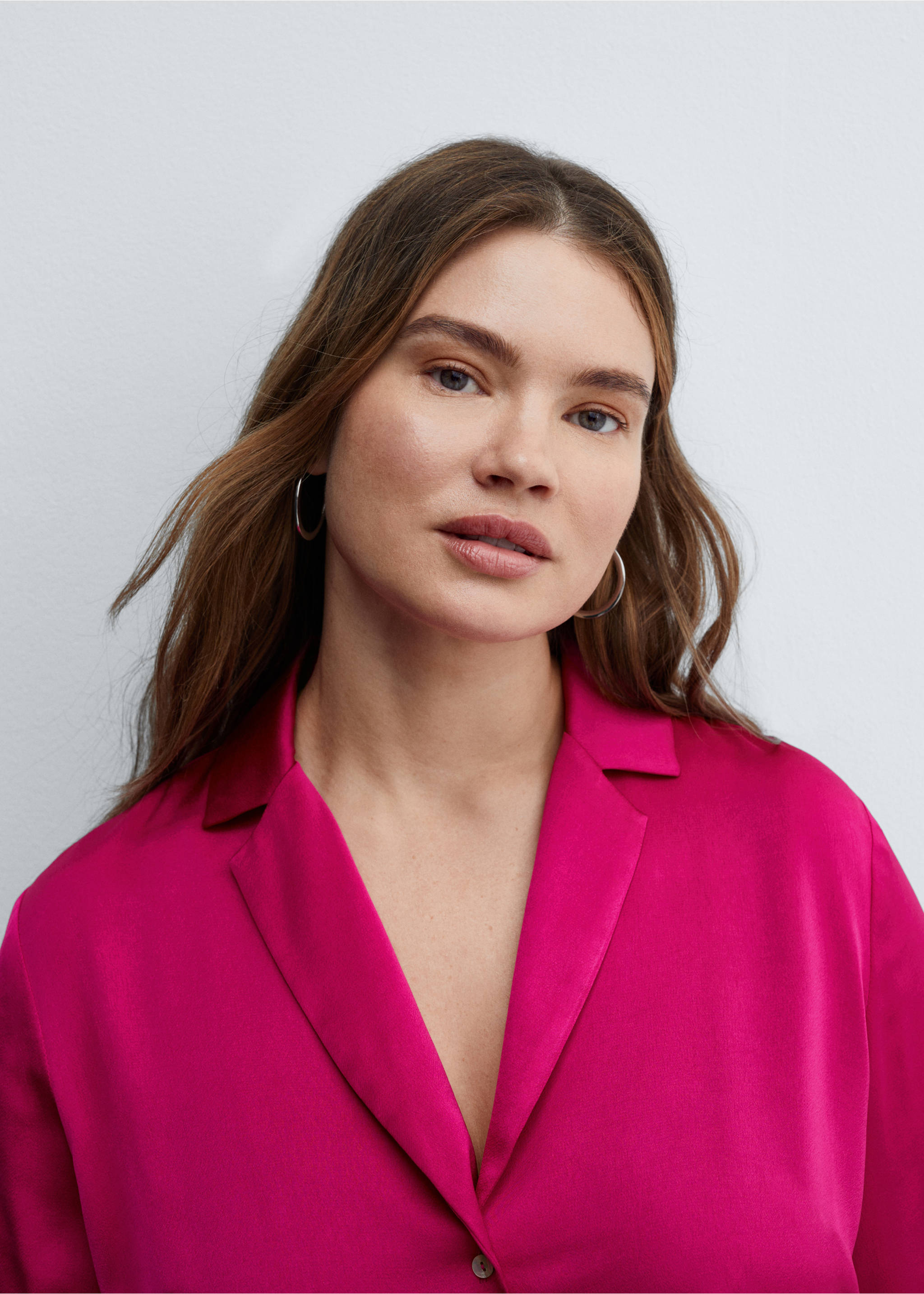 Short-sleeved satin shirt - Details of the article 4, Fuchsia. Ref: 67007129-00.