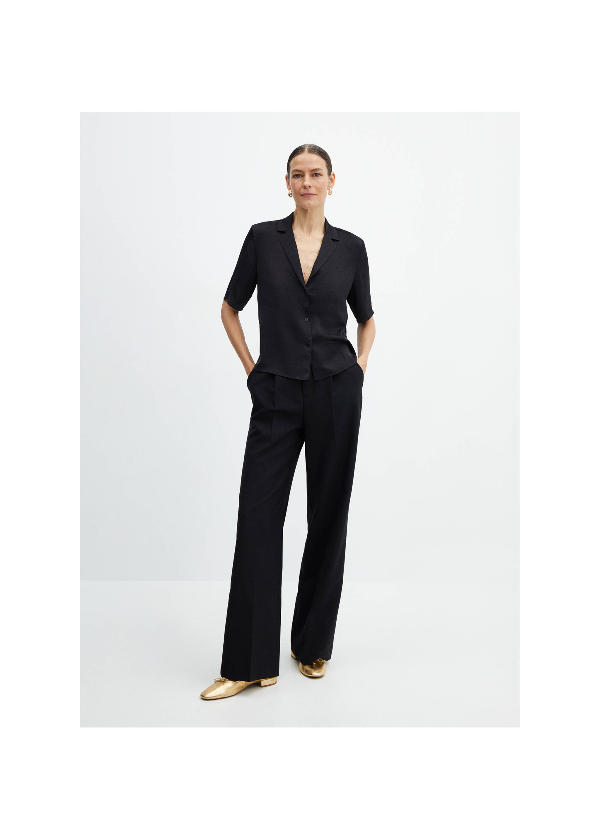 Satinert skjorte med korte ermer - Total bildeutsnitt, Svart. Ref: 67007129-00.