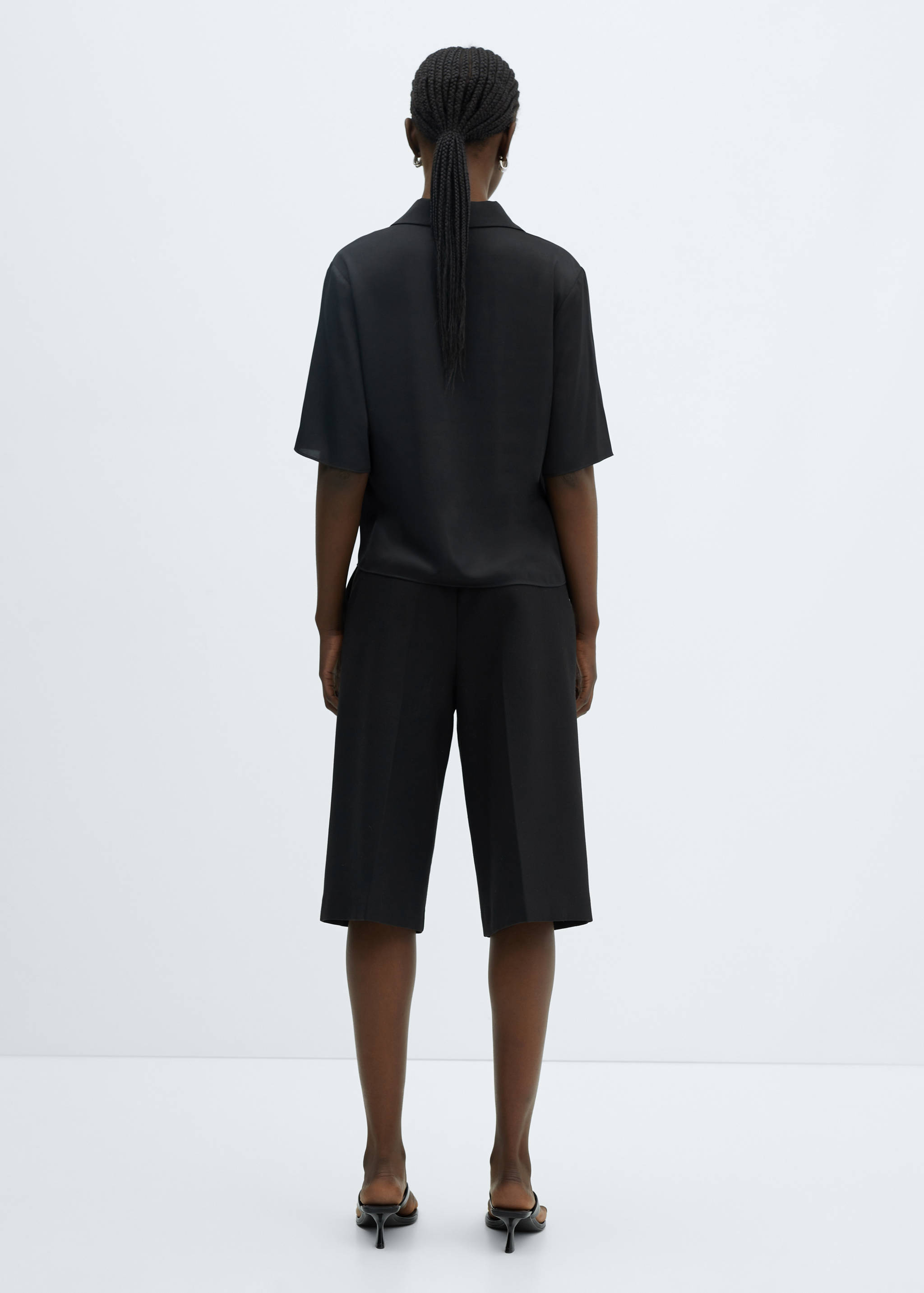 Short-sleeved satin shirt - Reverse of the article