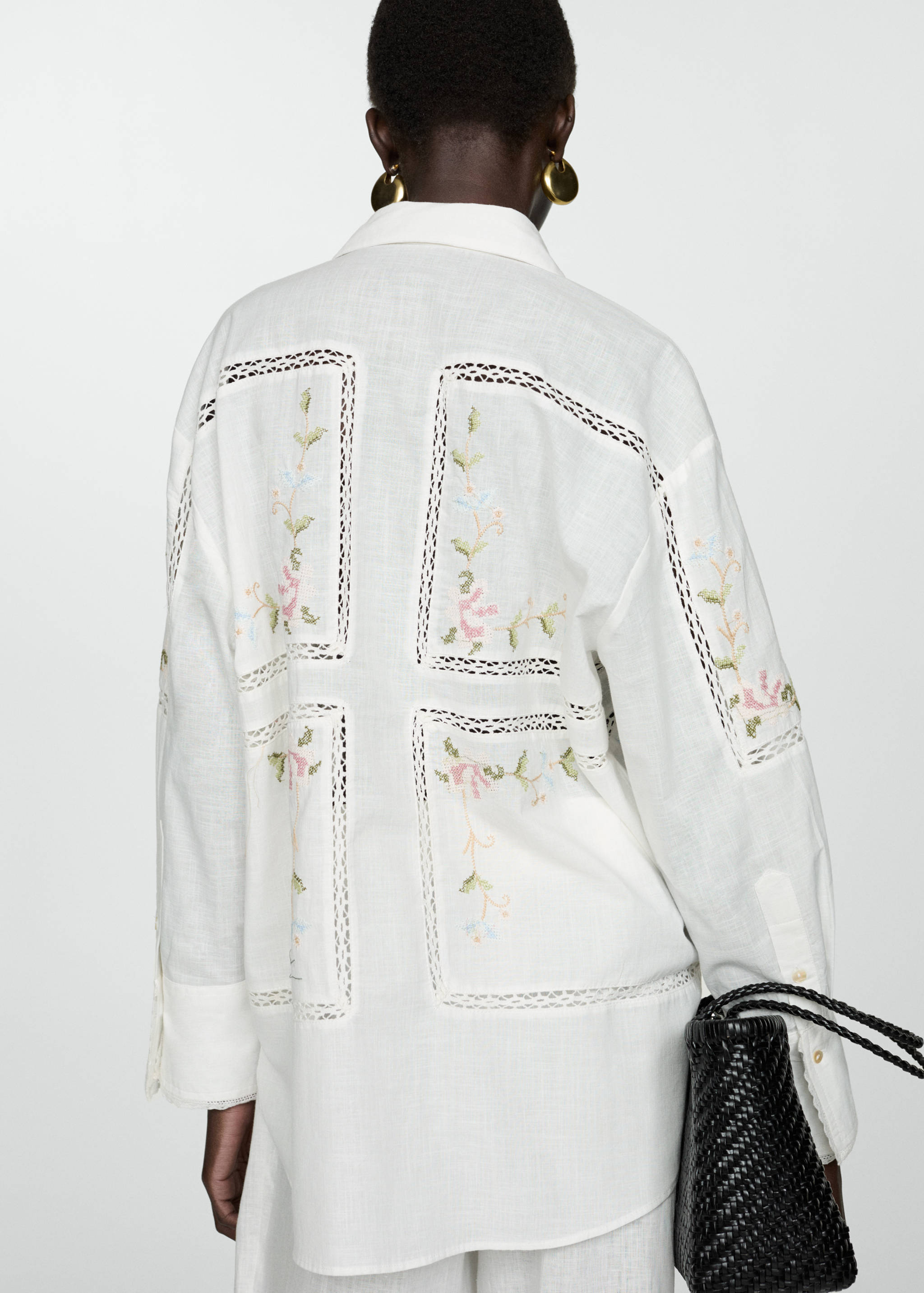 Oversized shirt with embroidered detail - Reverse of the article