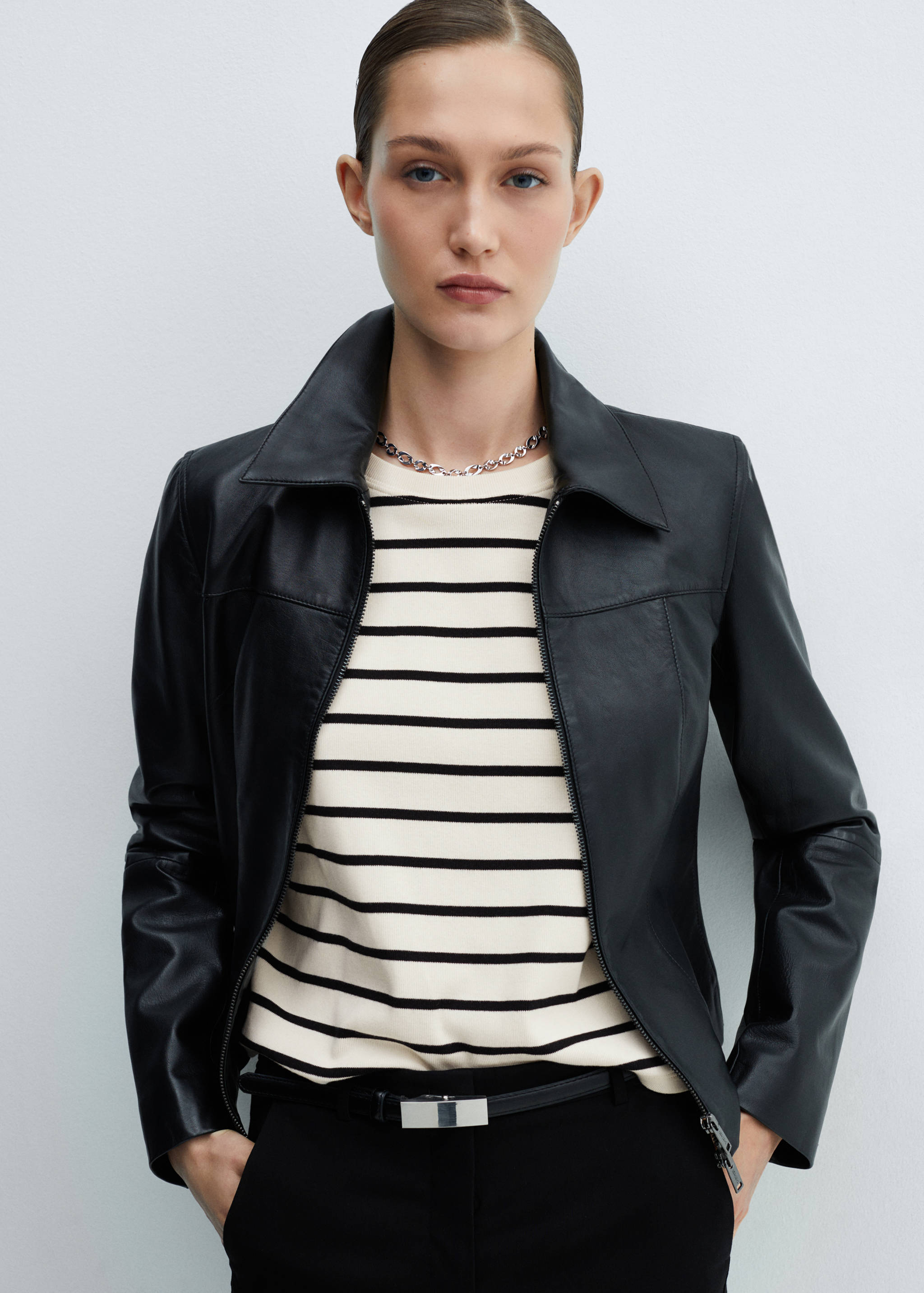 Tričko s proužky a ramenními vycpávkami - Detail zboží 2