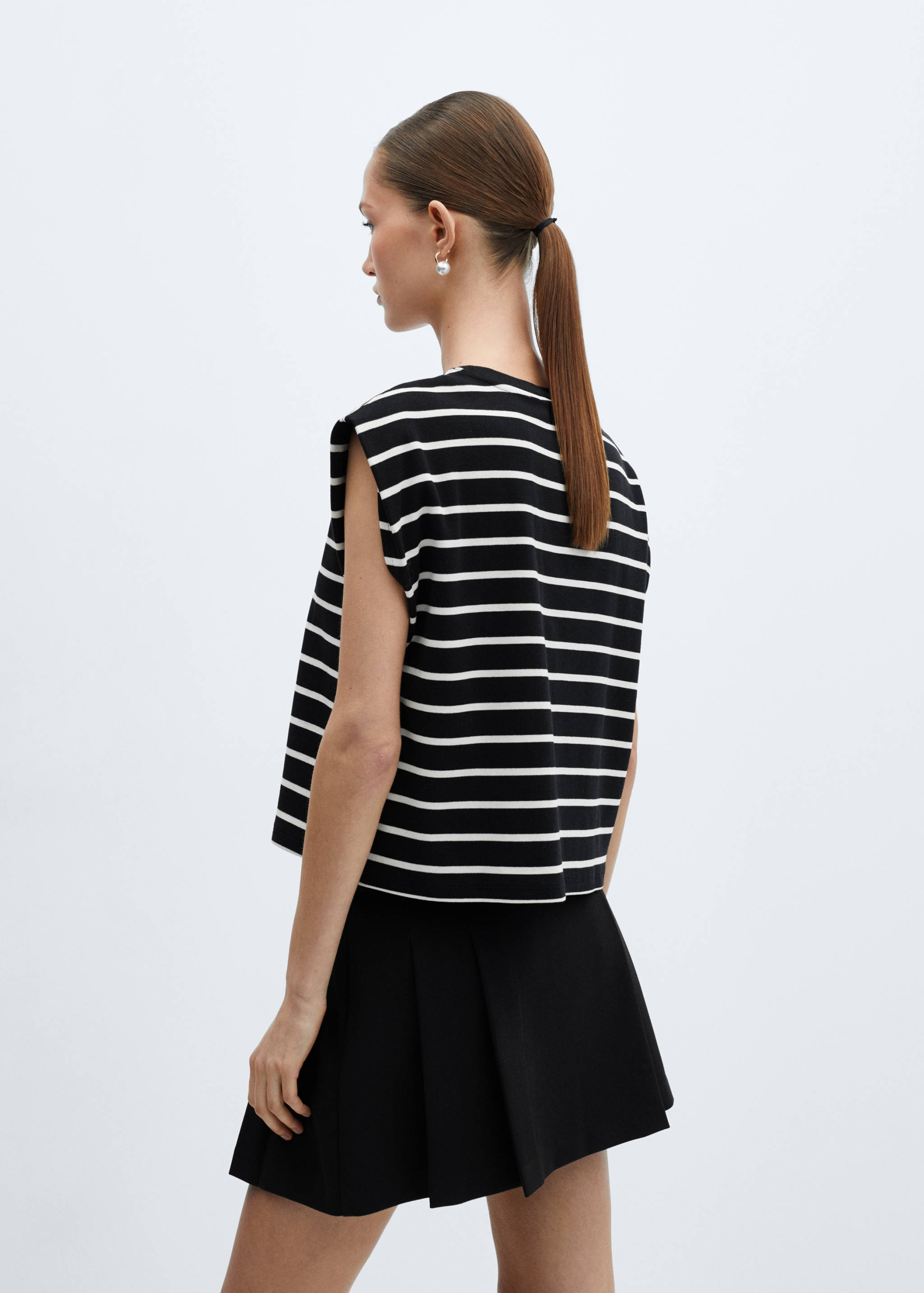 Tričko s proužky a ramenními vycpávkami - Zadní strana zboží