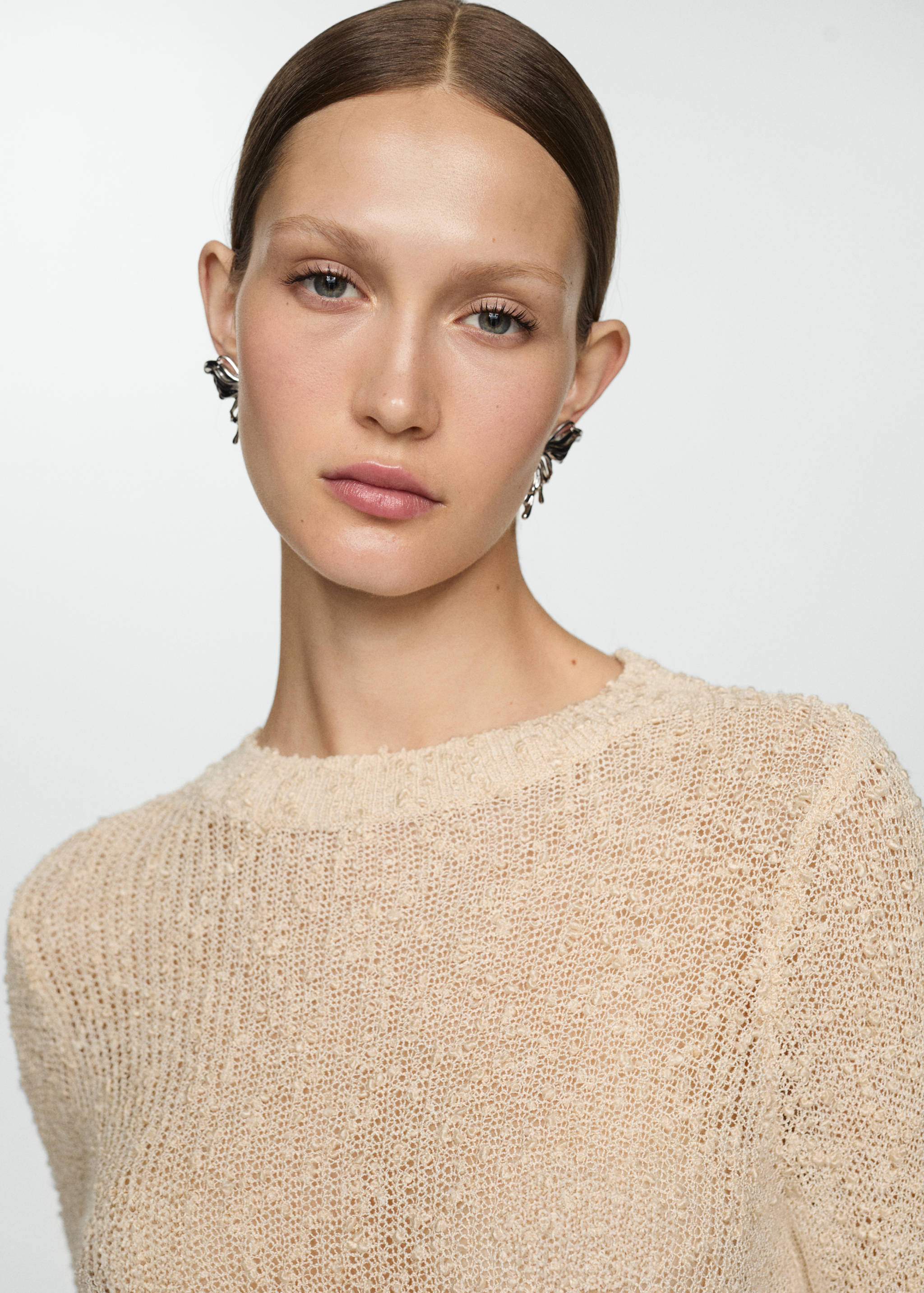 Sweater with ruffled ends - Details of the article 1