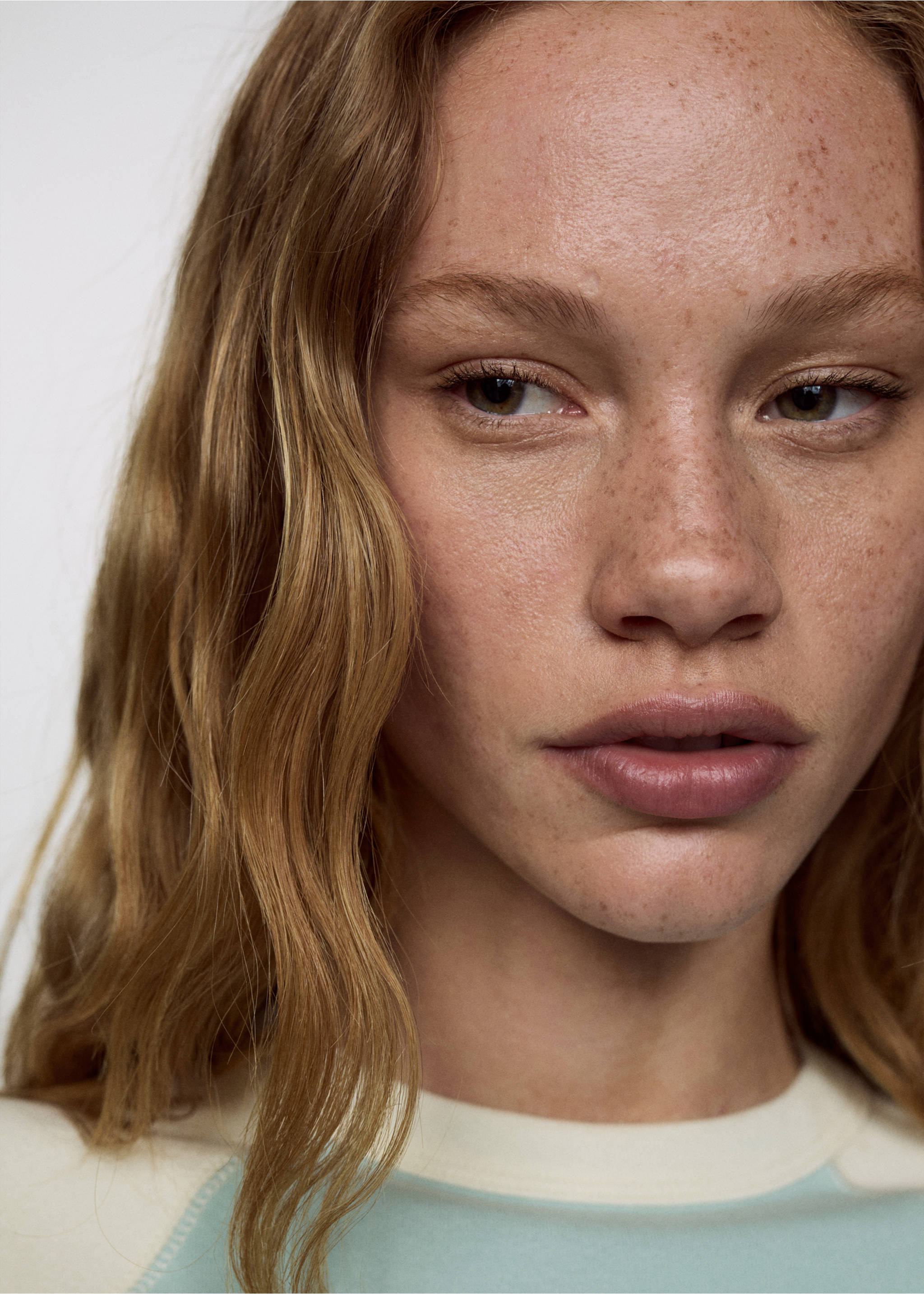 Two-tone cotton t-shirt - Details of the article 1, Night Blue. Ref: 67007933-00.