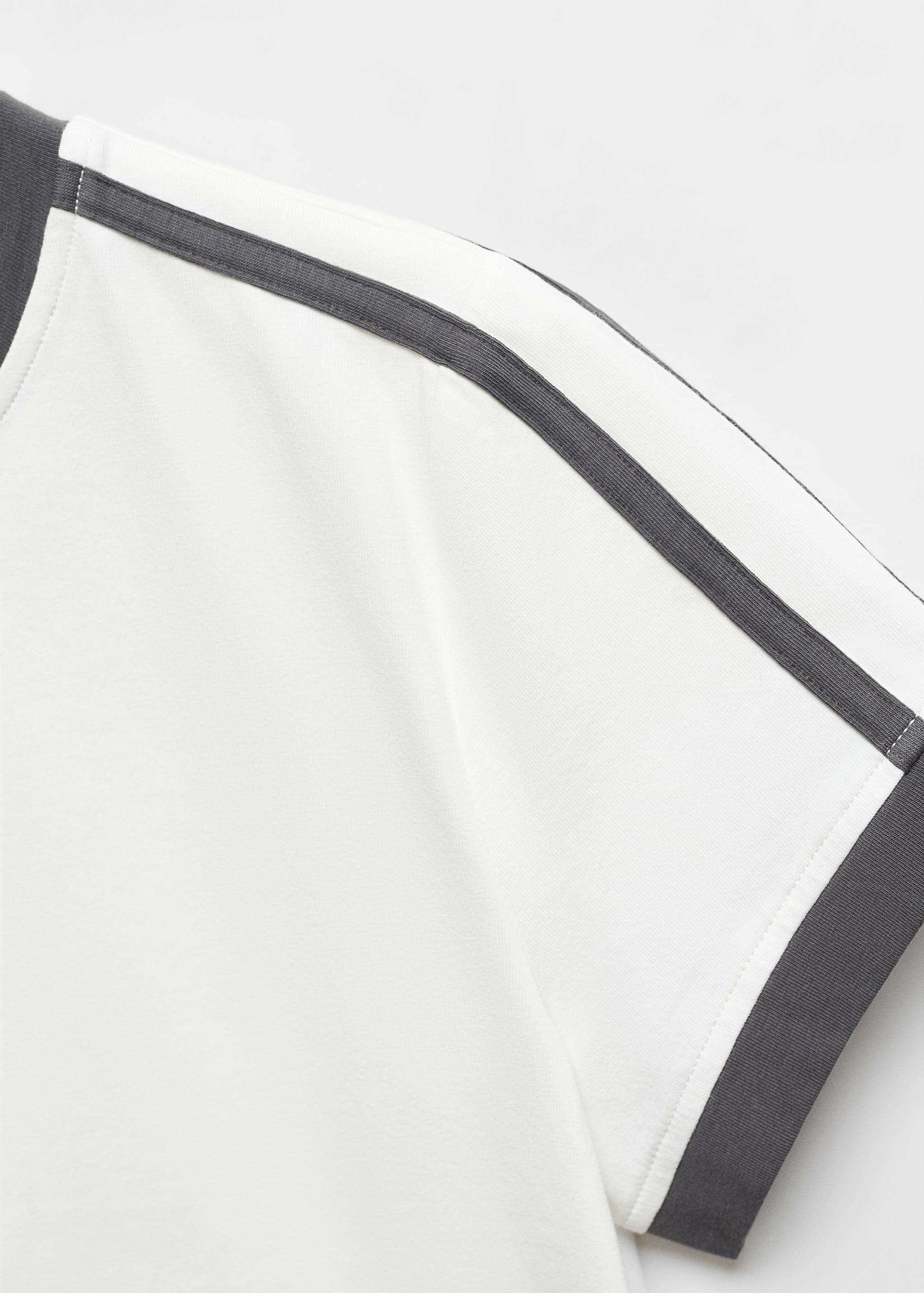 Contrast edge T-shirt - Details of the article 8