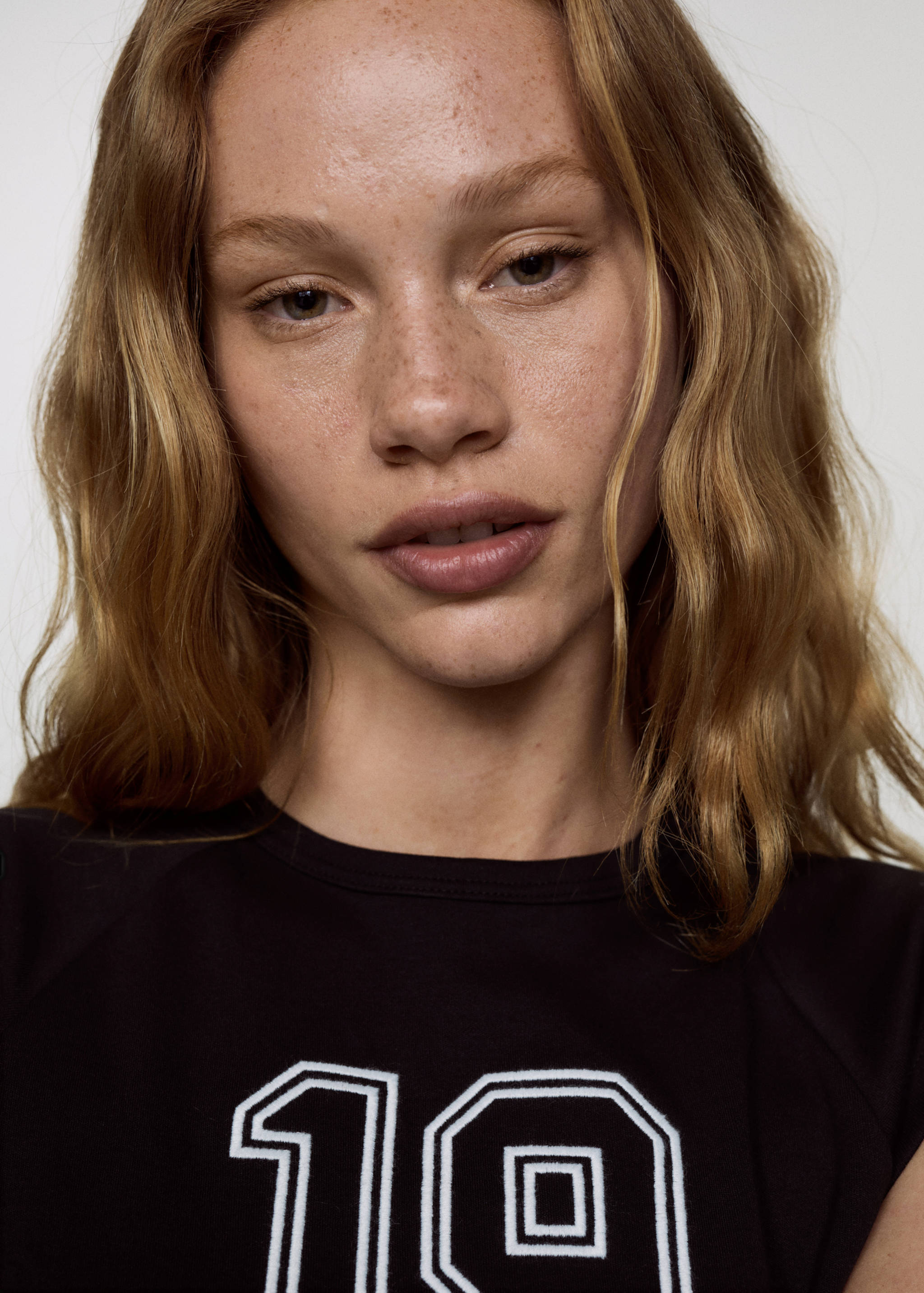 Camiseta crop estampada - Detalle del artículo 1