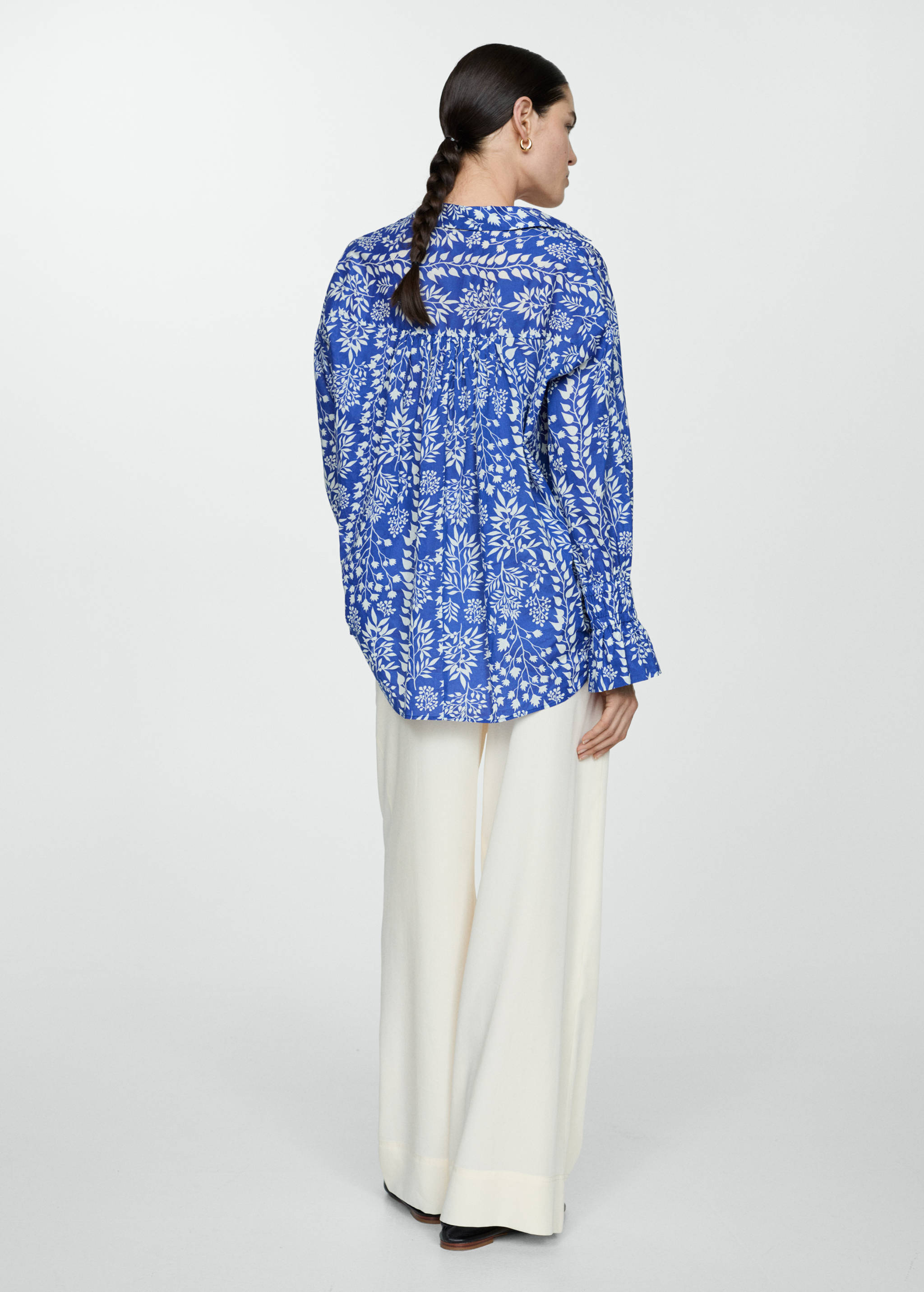 Ruched sleeve shirt - Reverse of the article