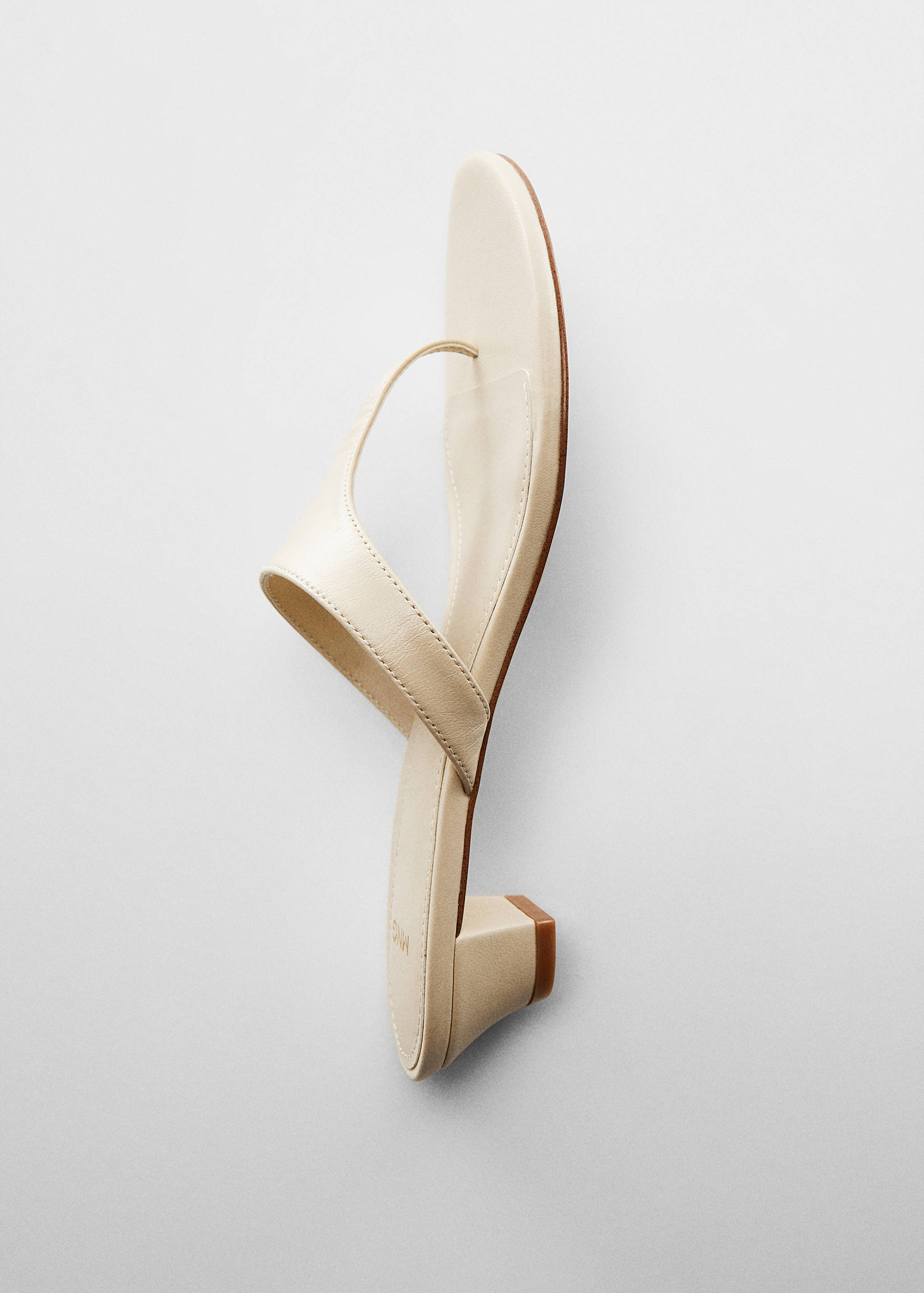 Ledersandale mit Kittenabsatz - Detail des Artikels 5