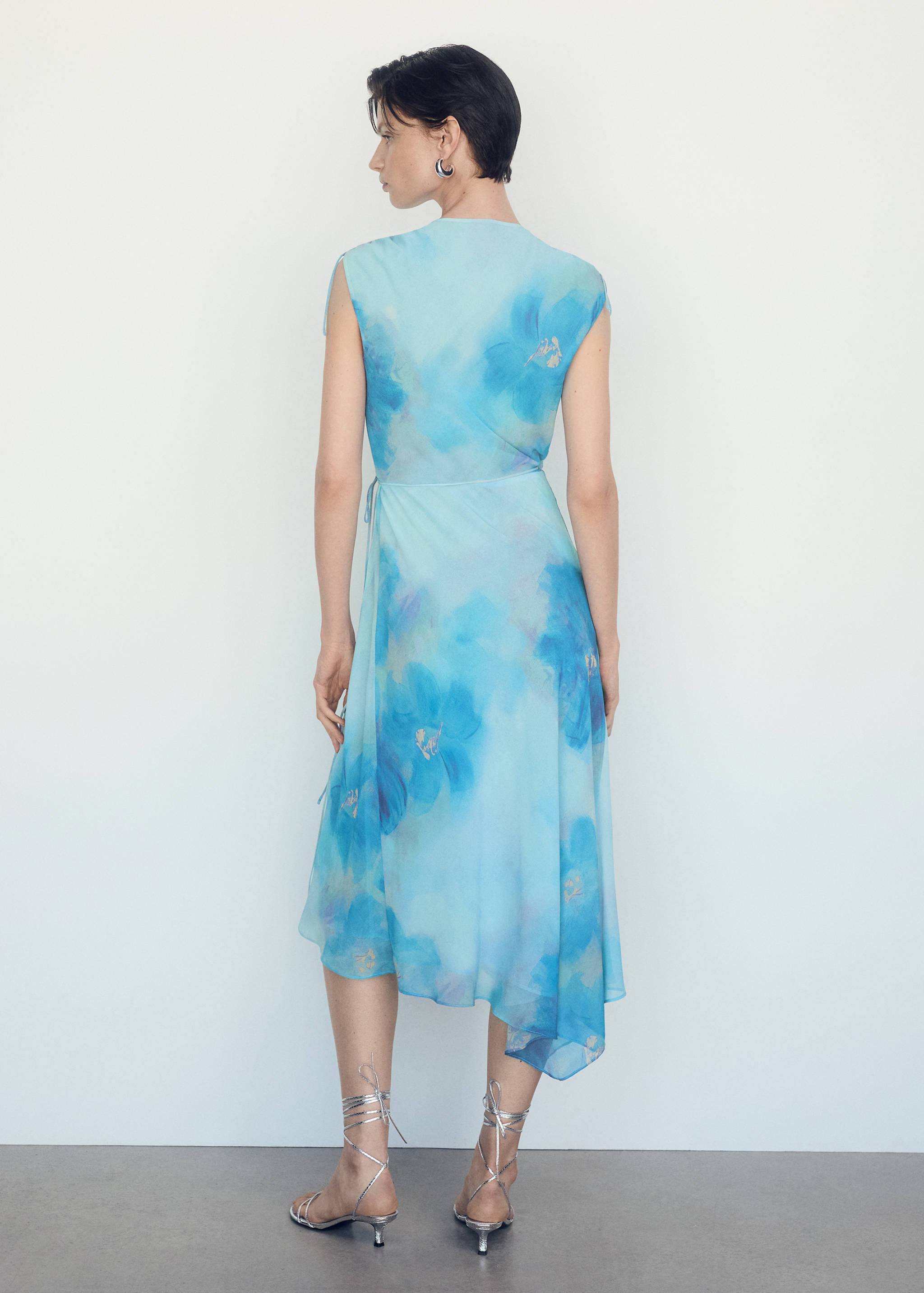 Mintás keresztezett ruha - A cikk hátulja