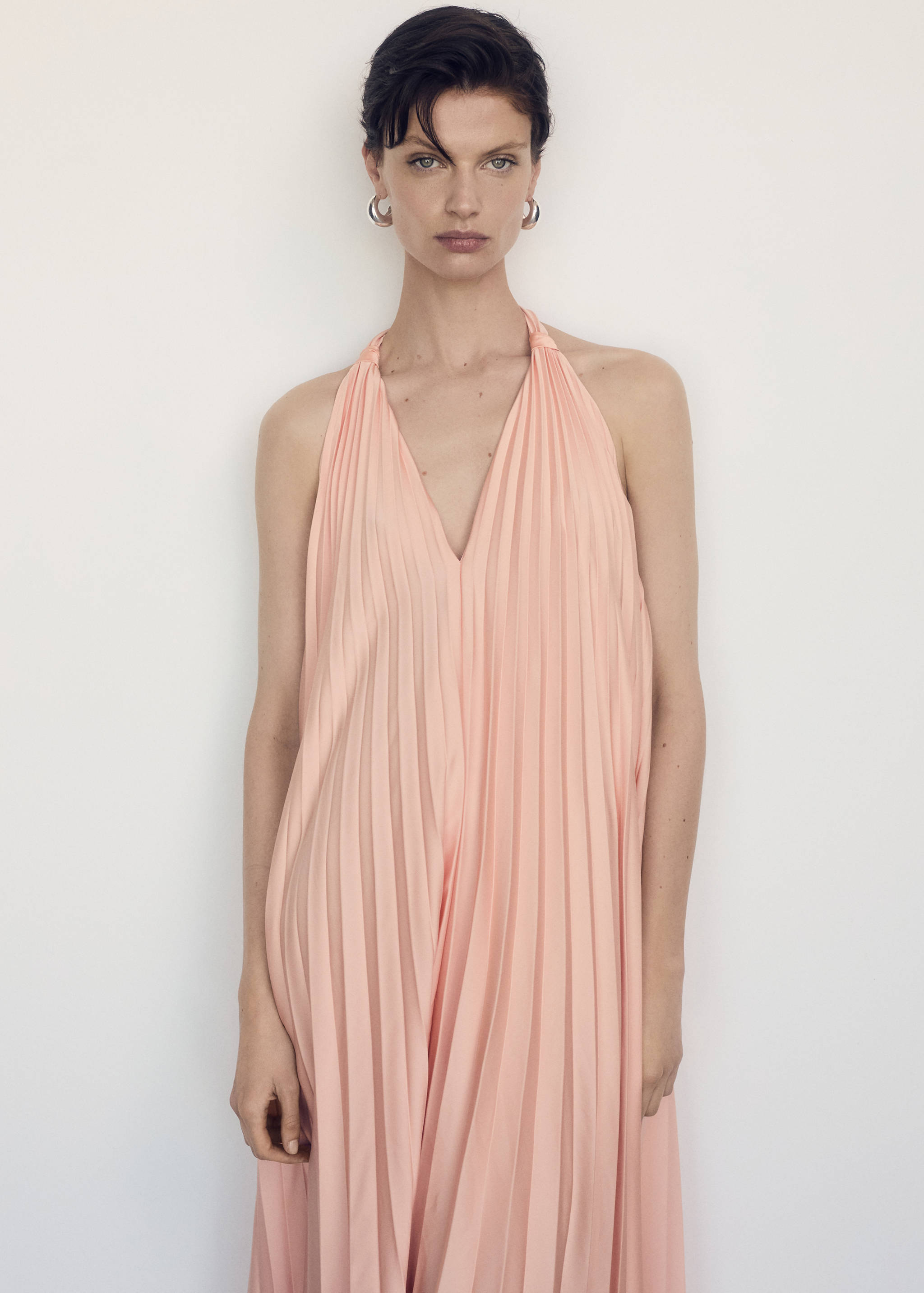 Rochie lungă plisată - Plan mediu