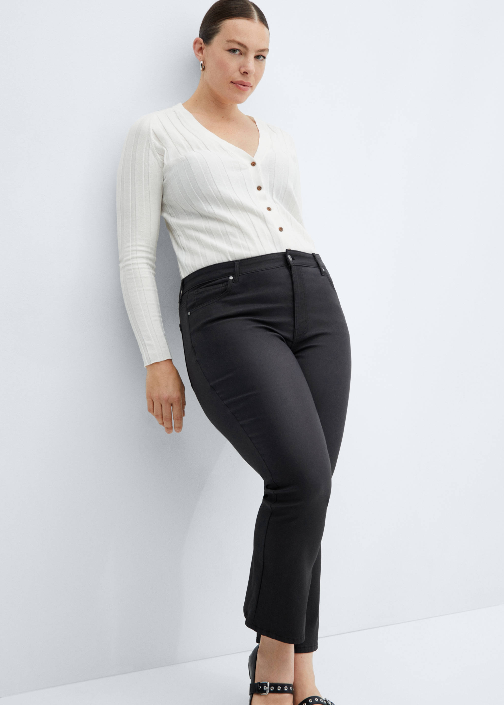 Flared-Crop-Jeans in Wachsoptik Sienna - Detail des Artikels 4