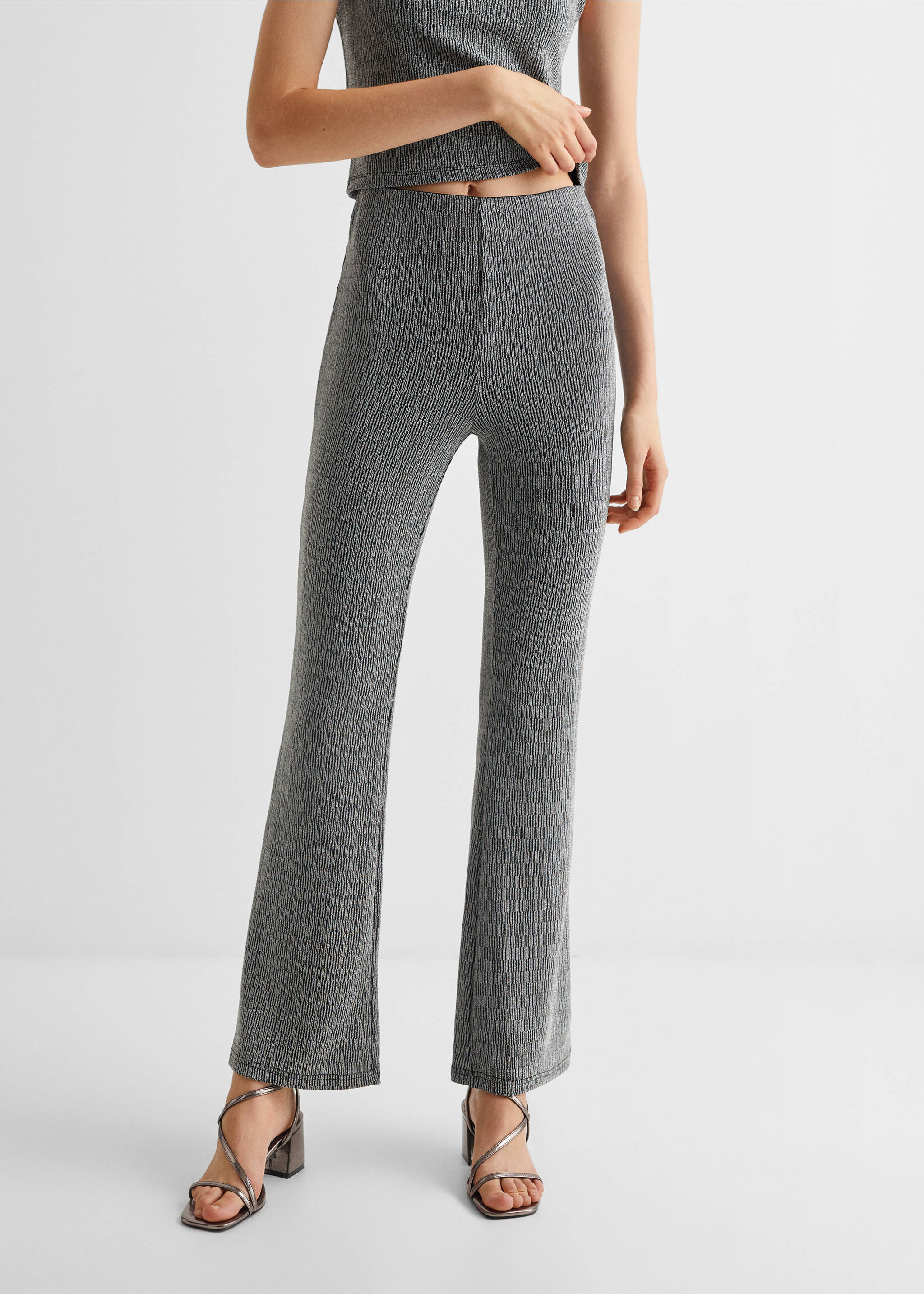 Glossed-effect leggings - Details of the article 6, Black. Ref: 67010287-00.