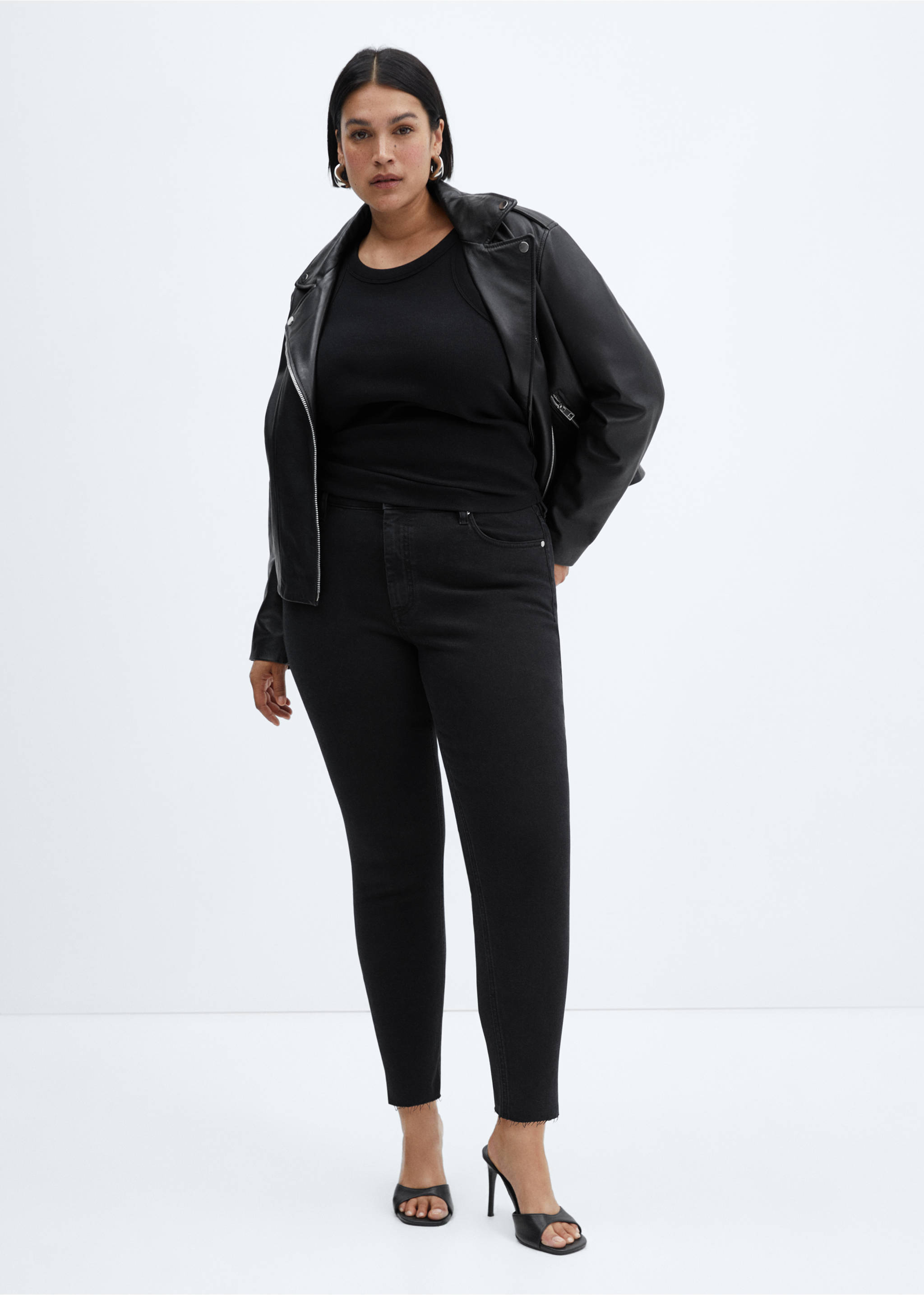 Skinny cropped jeans - Details of the article 3, Black denim. Ref: 67010347-00.