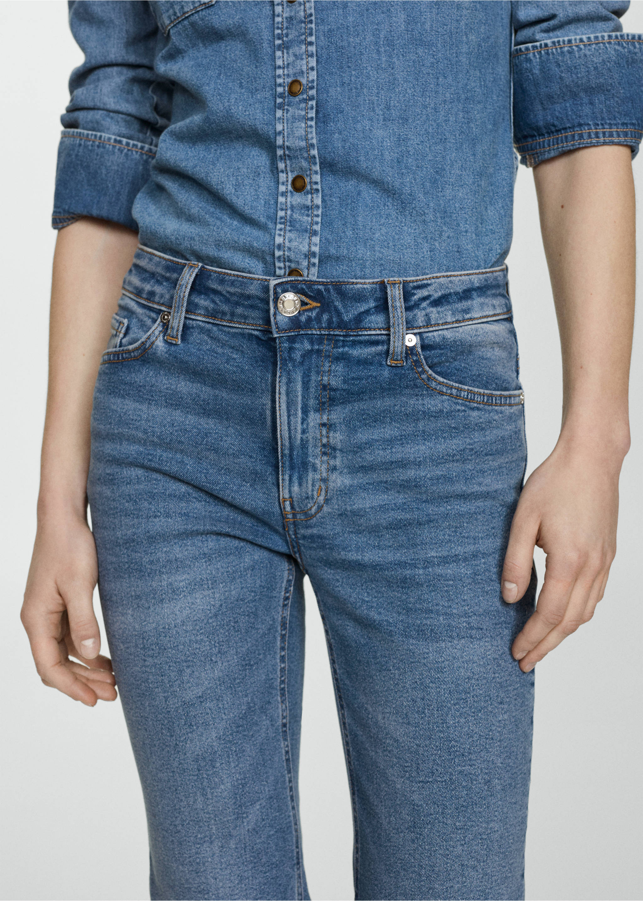 Sienna flared cropped jeans - Details of the article 4, Medium Blue. Ref: 67010354-00.