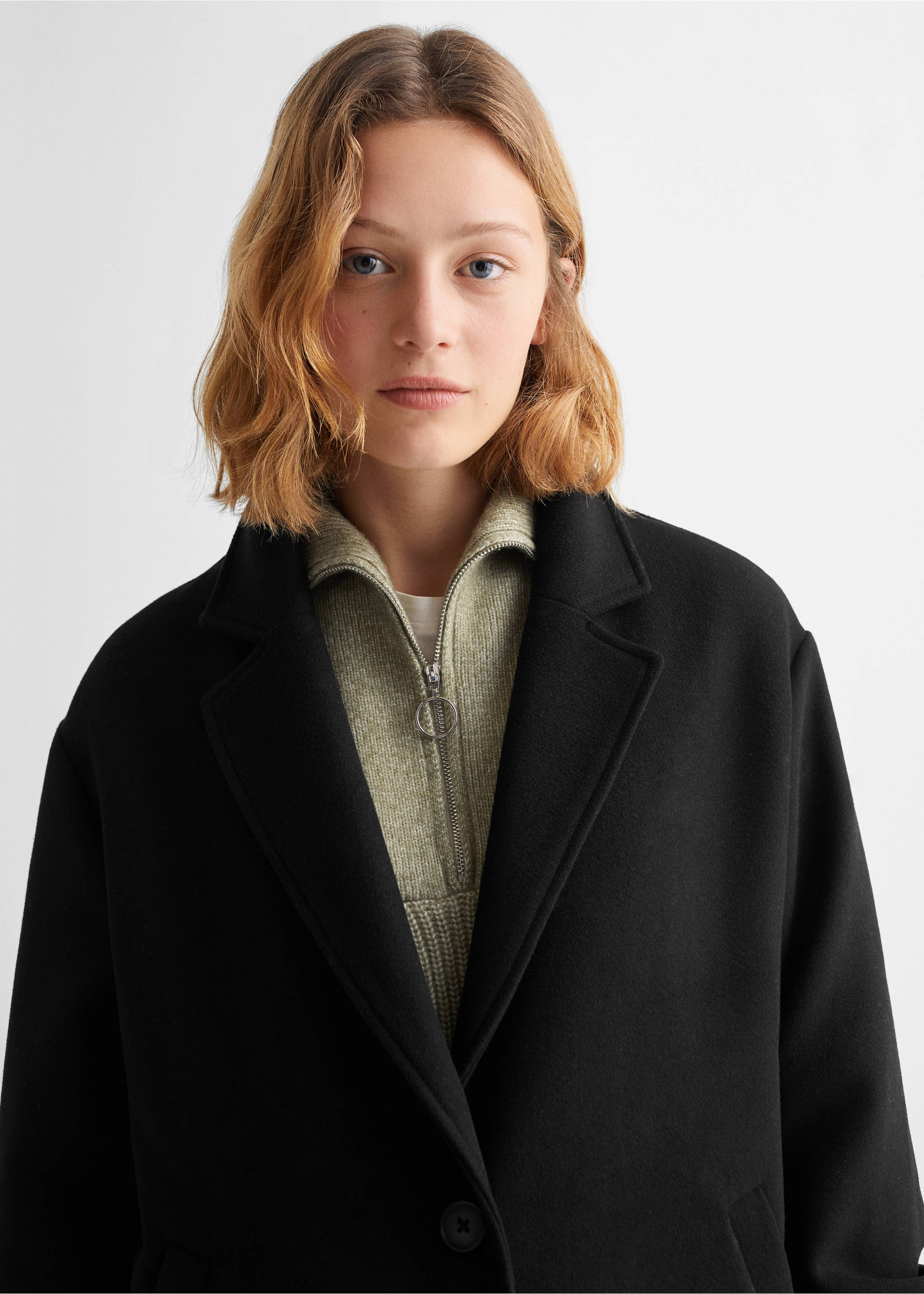 Manteau droit à revers - Détail de l'article 1, Noir. Ref: 67010356-00.
