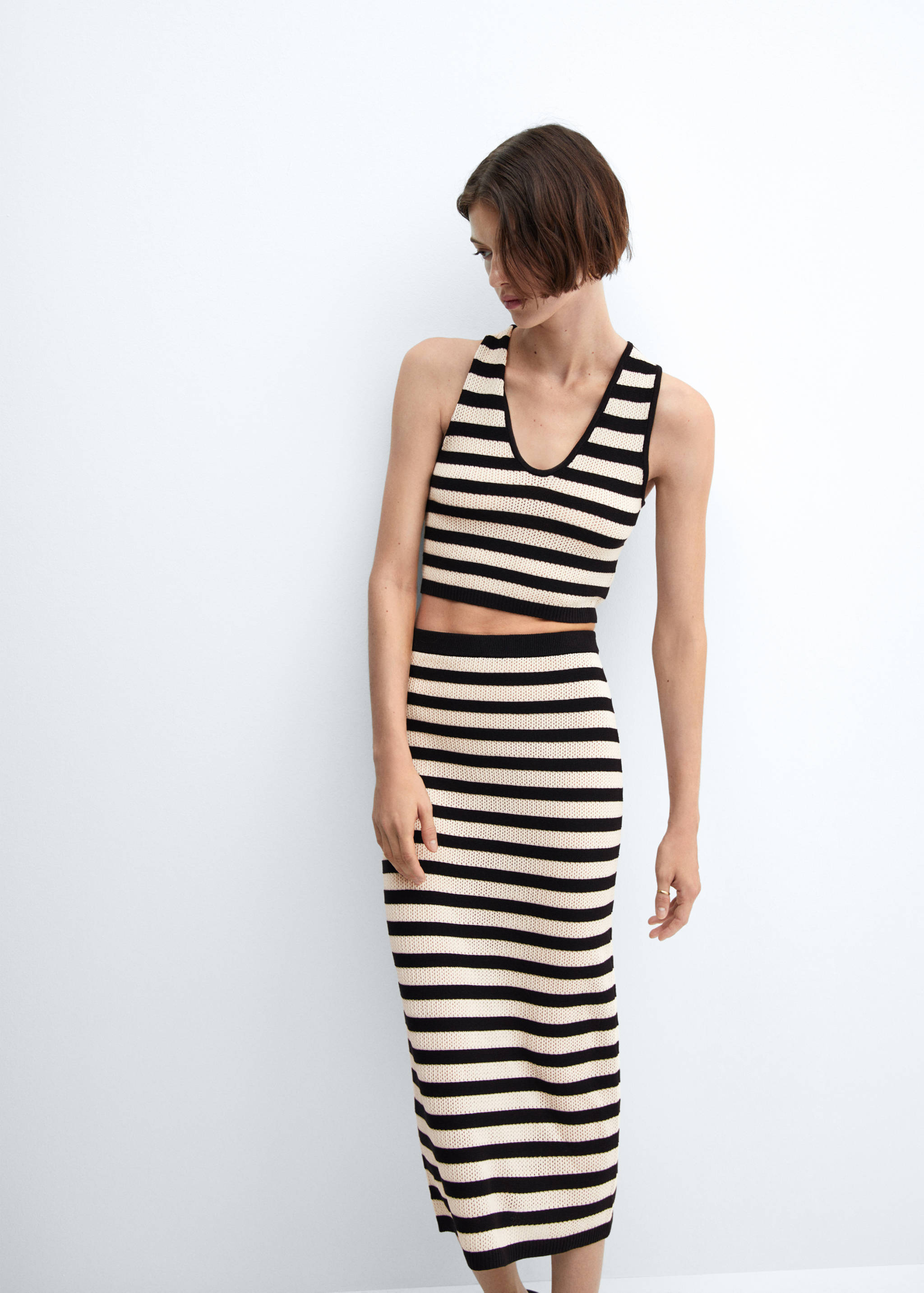 Saia de malha com pormenores rendados - Pormenor do artigo 2