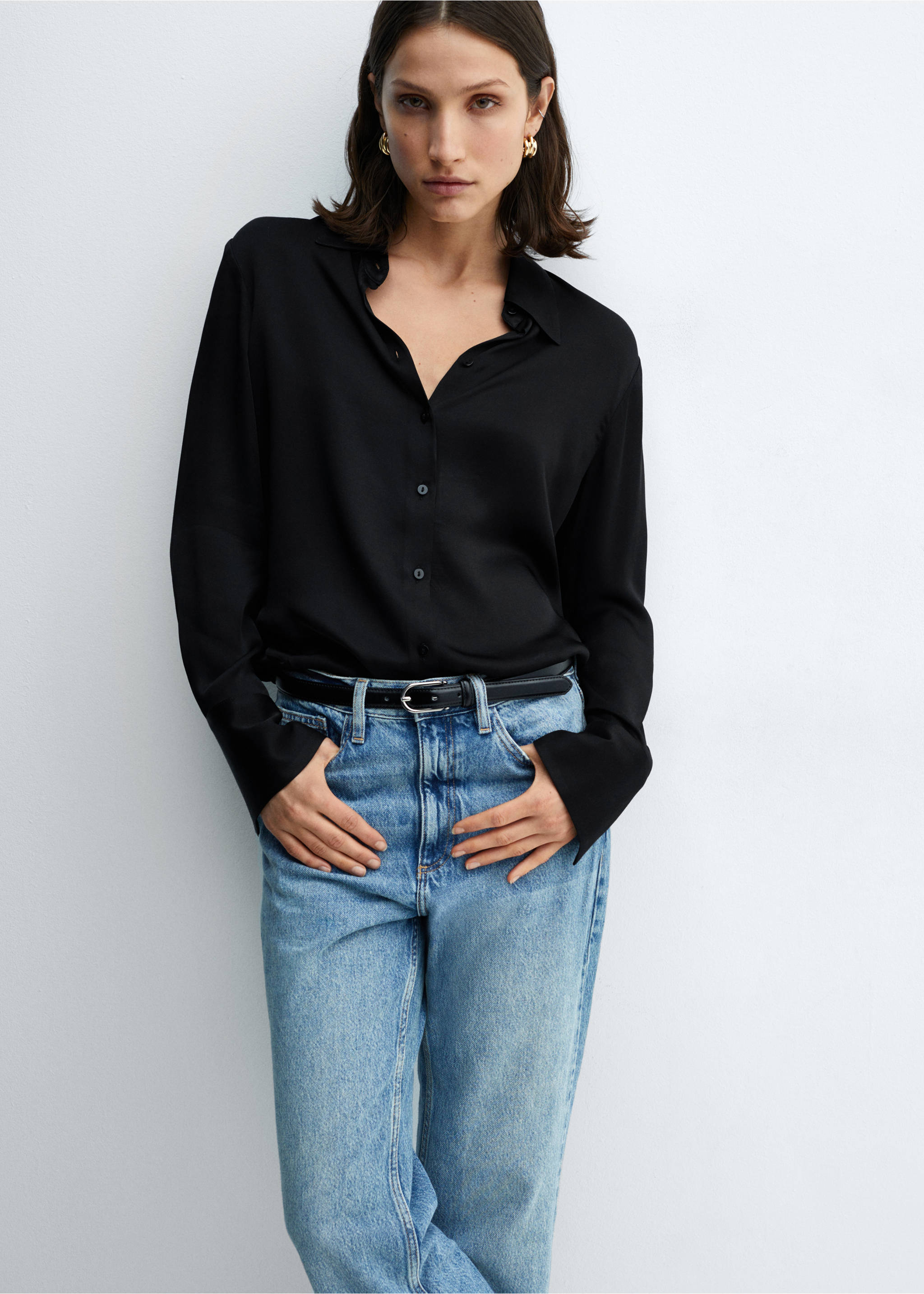 Satin finish flowy shirt - Medium plane, Black. Ref: 67010439-00.