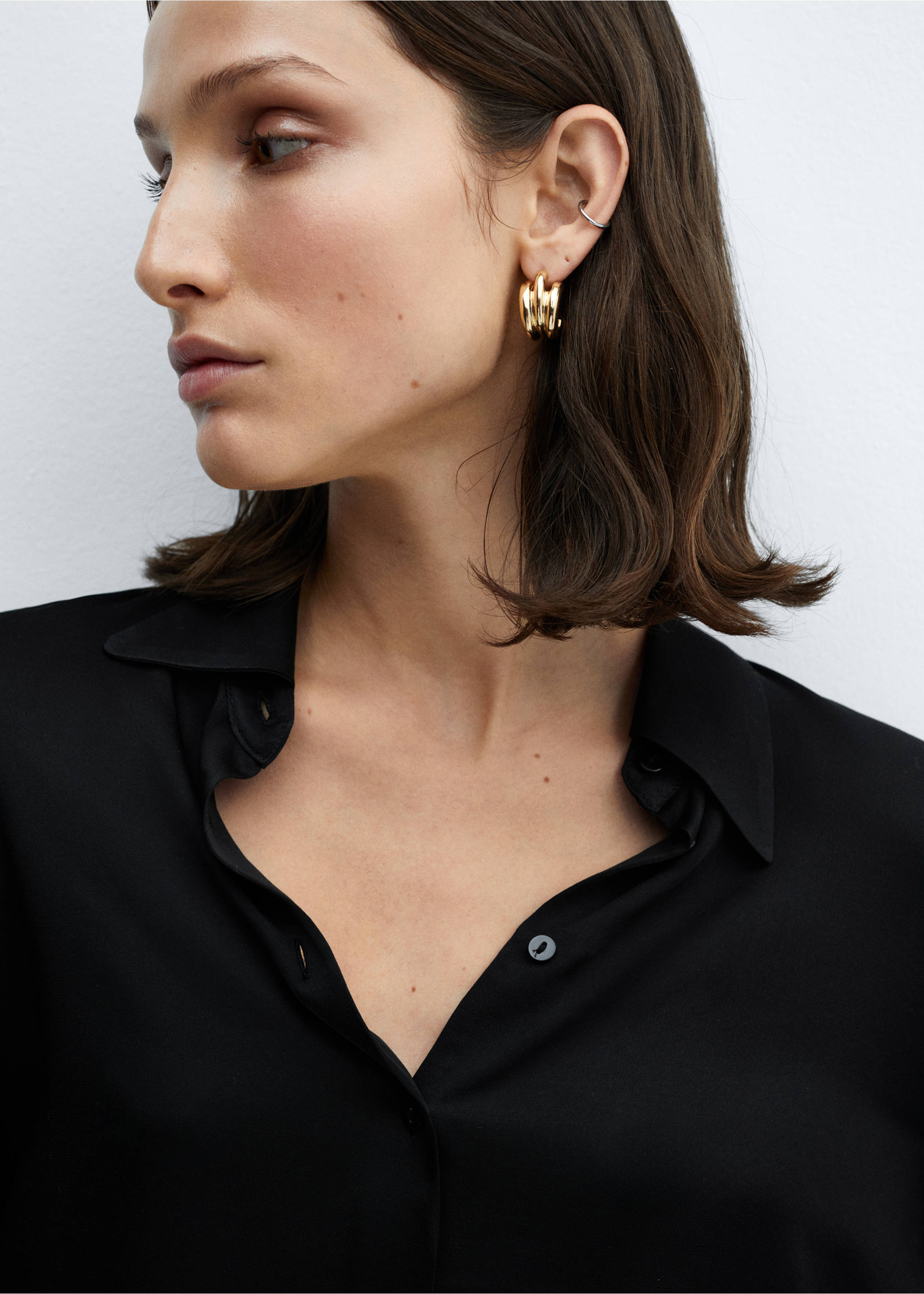 Satin finish flowy shirt - Details of the article 1, Black. Ref: 67010439-00.