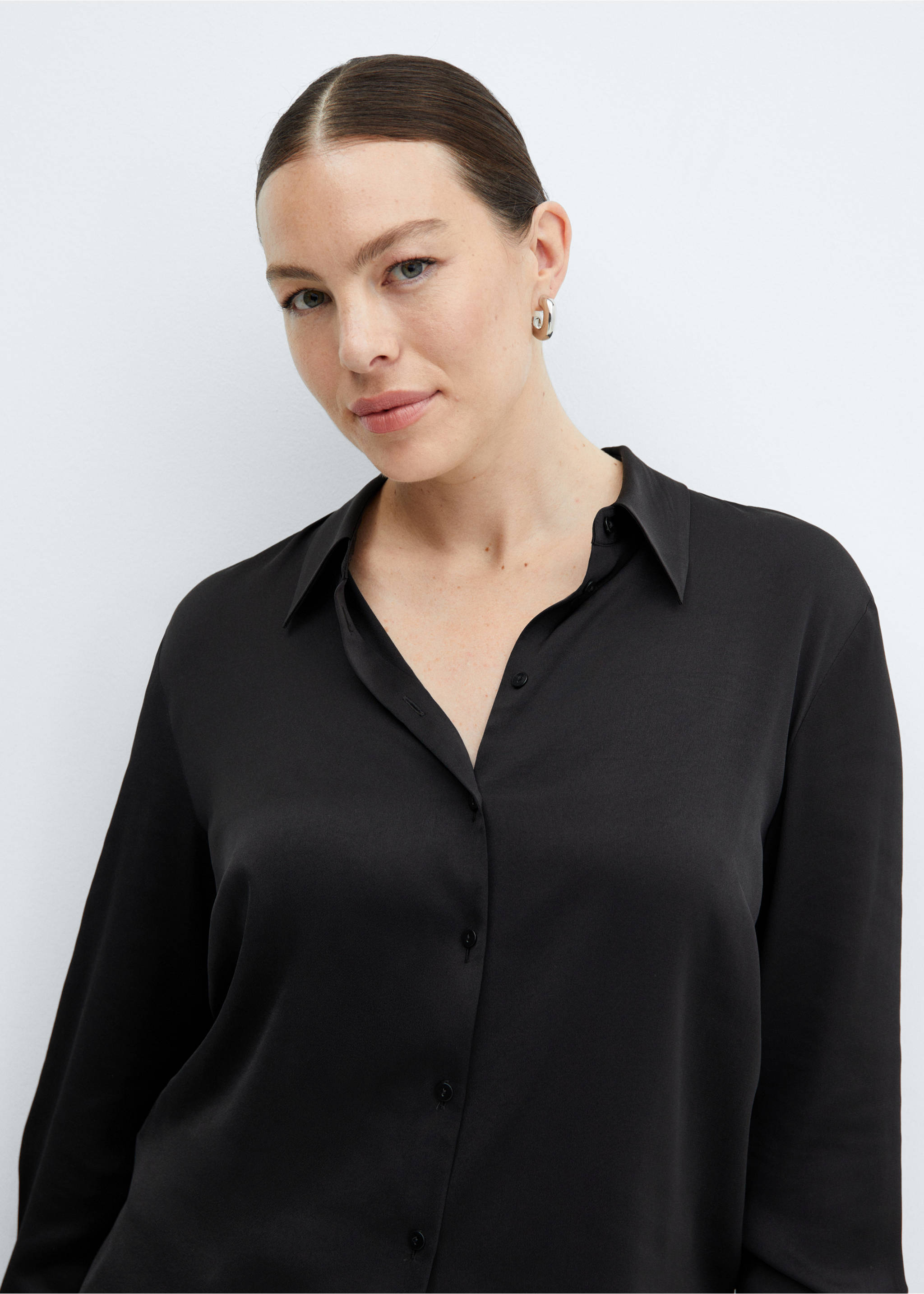 Satin finish flowy shirt - Details of the article 4, Black. Ref: 67010439-00.